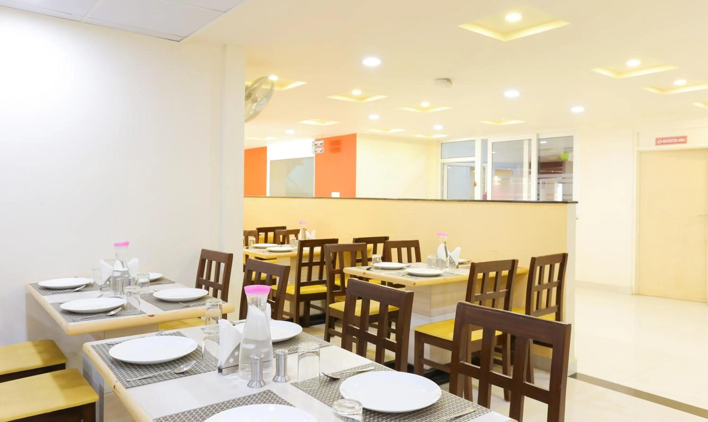 Restaurant/places to eat in Itsy Hotels Worldtree Bellandur