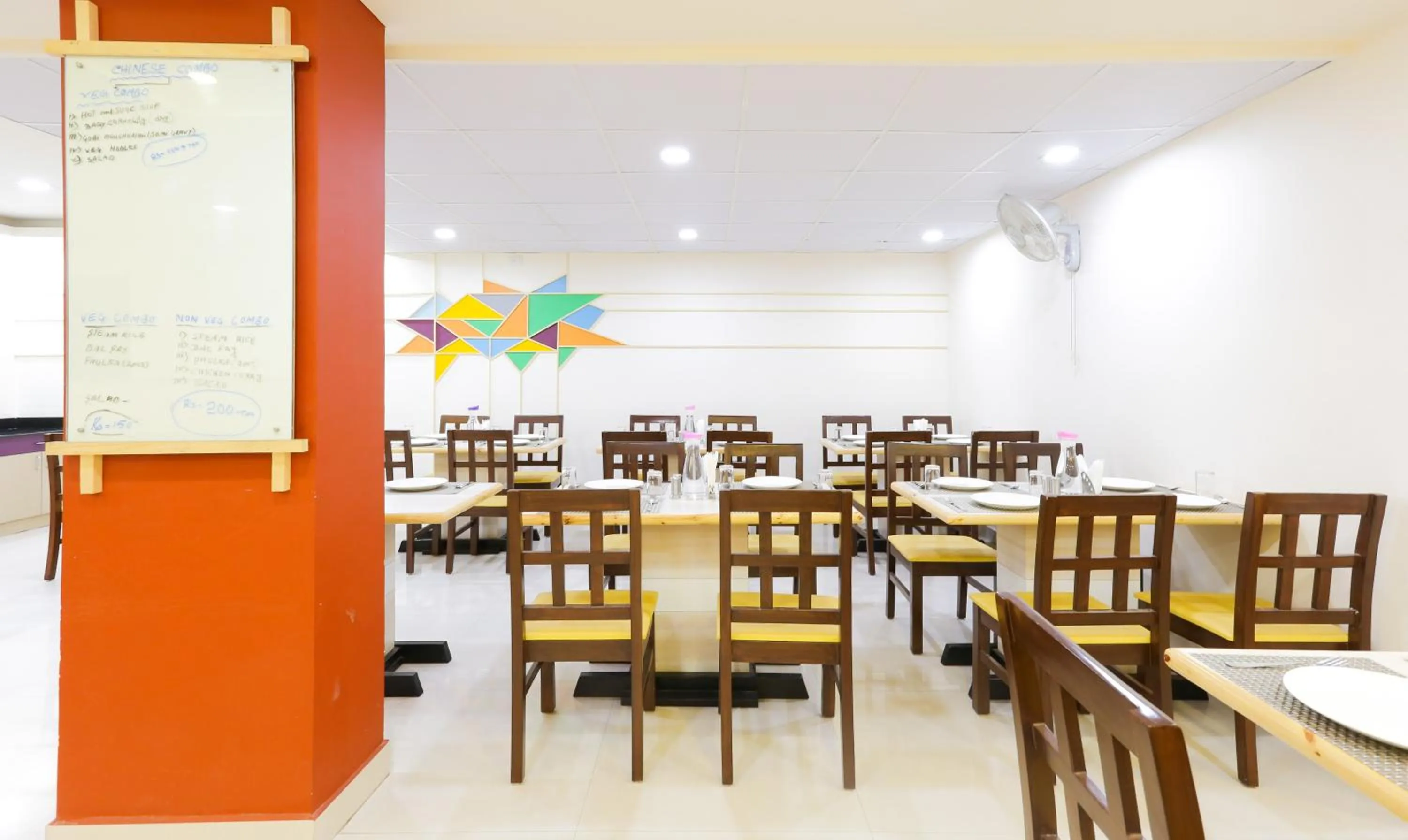 Restaurant/places to eat in Itsy Hotels Worldtree Bellandur