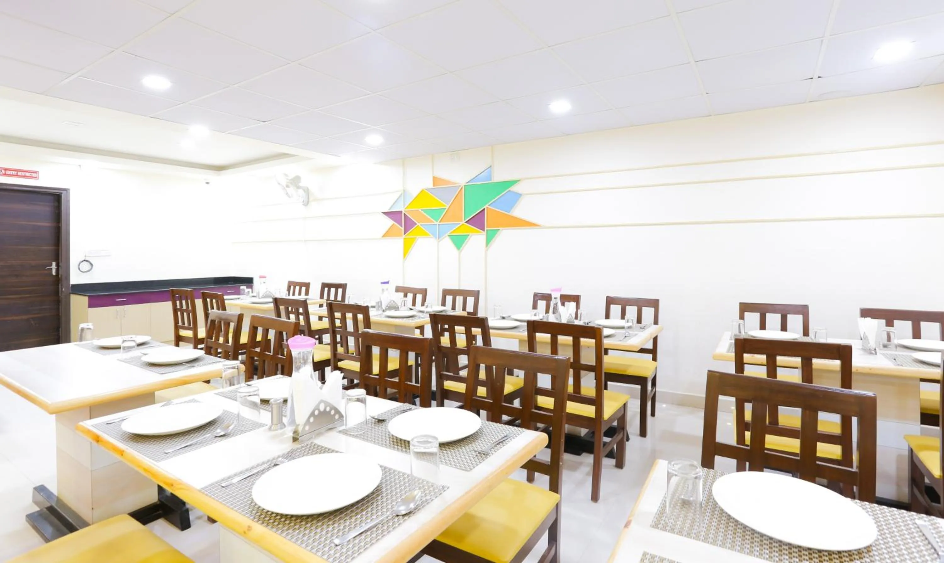 Restaurant/places to eat in Itsy Hotels Worldtree Bellandur