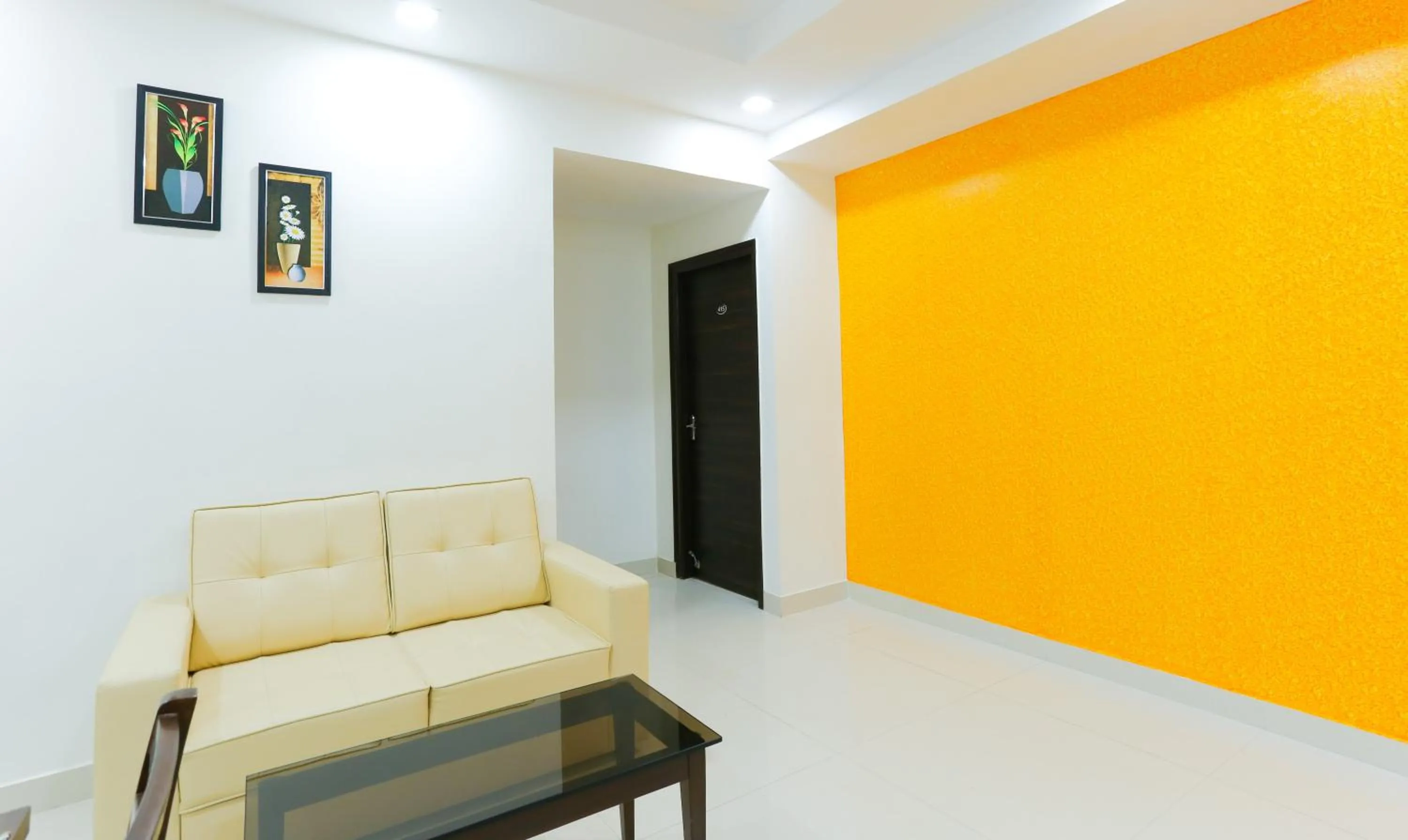 Seating area in Itsy Hotels Worldtree Bellandur