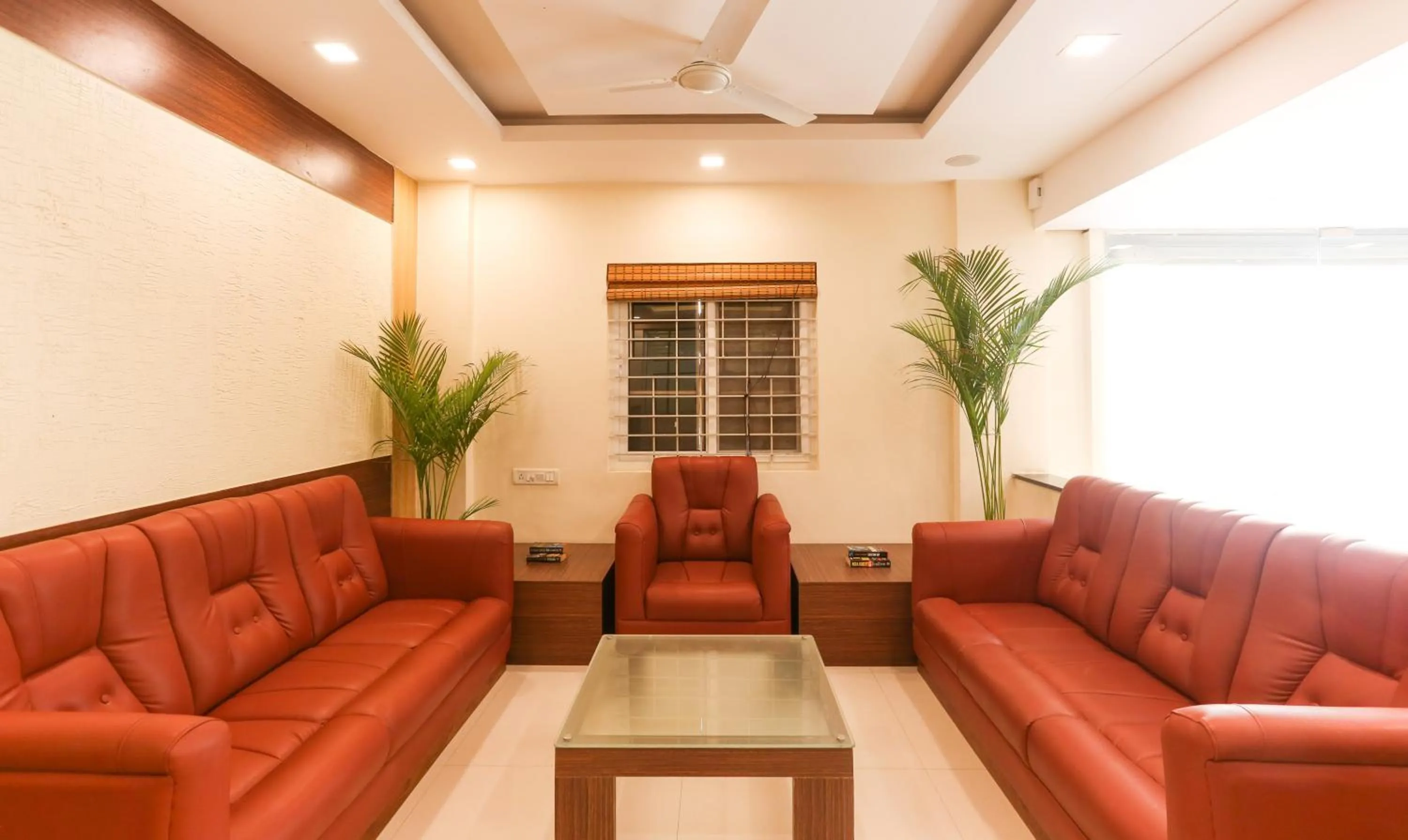 Seating area in Itsy Hotels Worldtree Bellandur