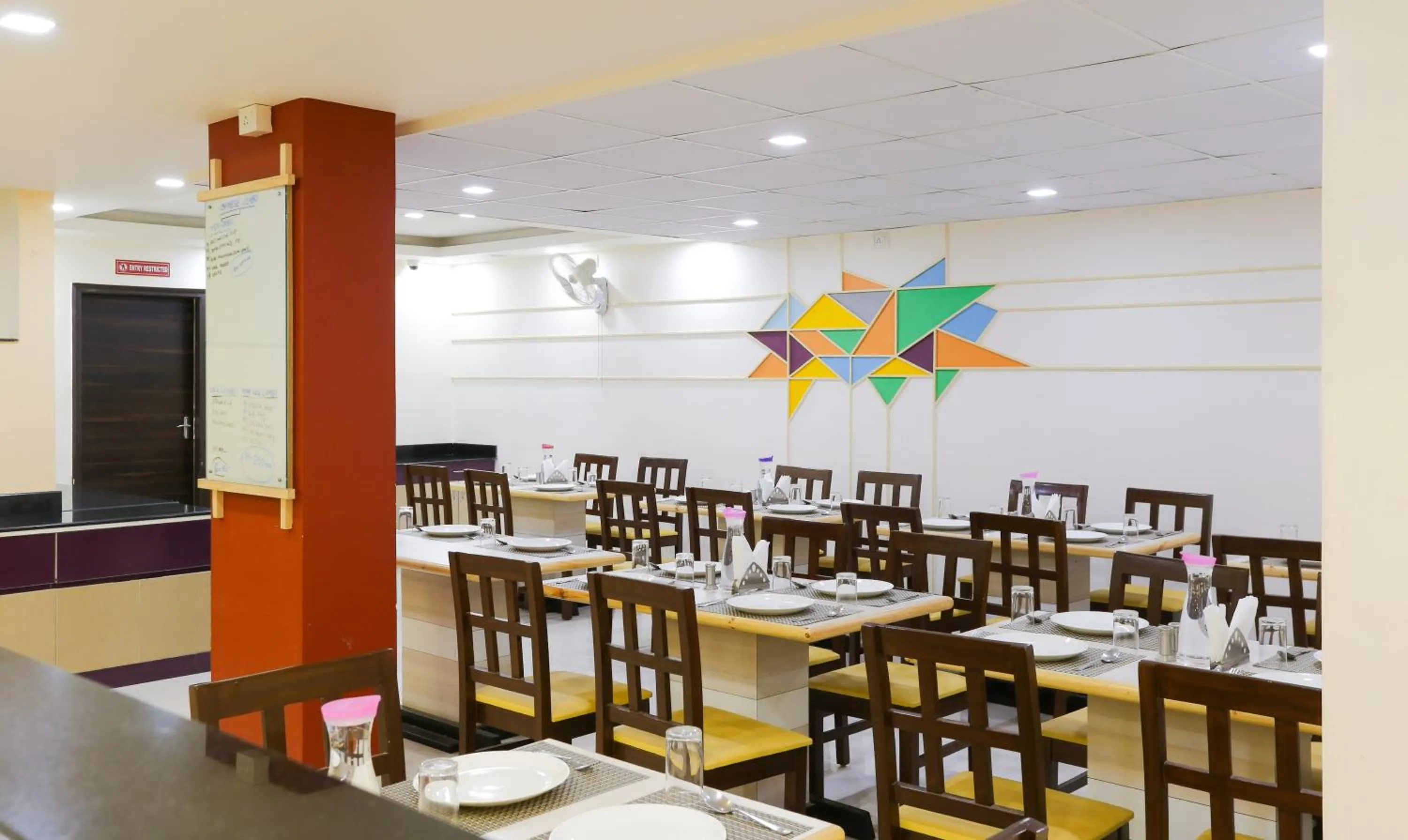 Restaurant/places to eat in Itsy Hotels Worldtree Bellandur
