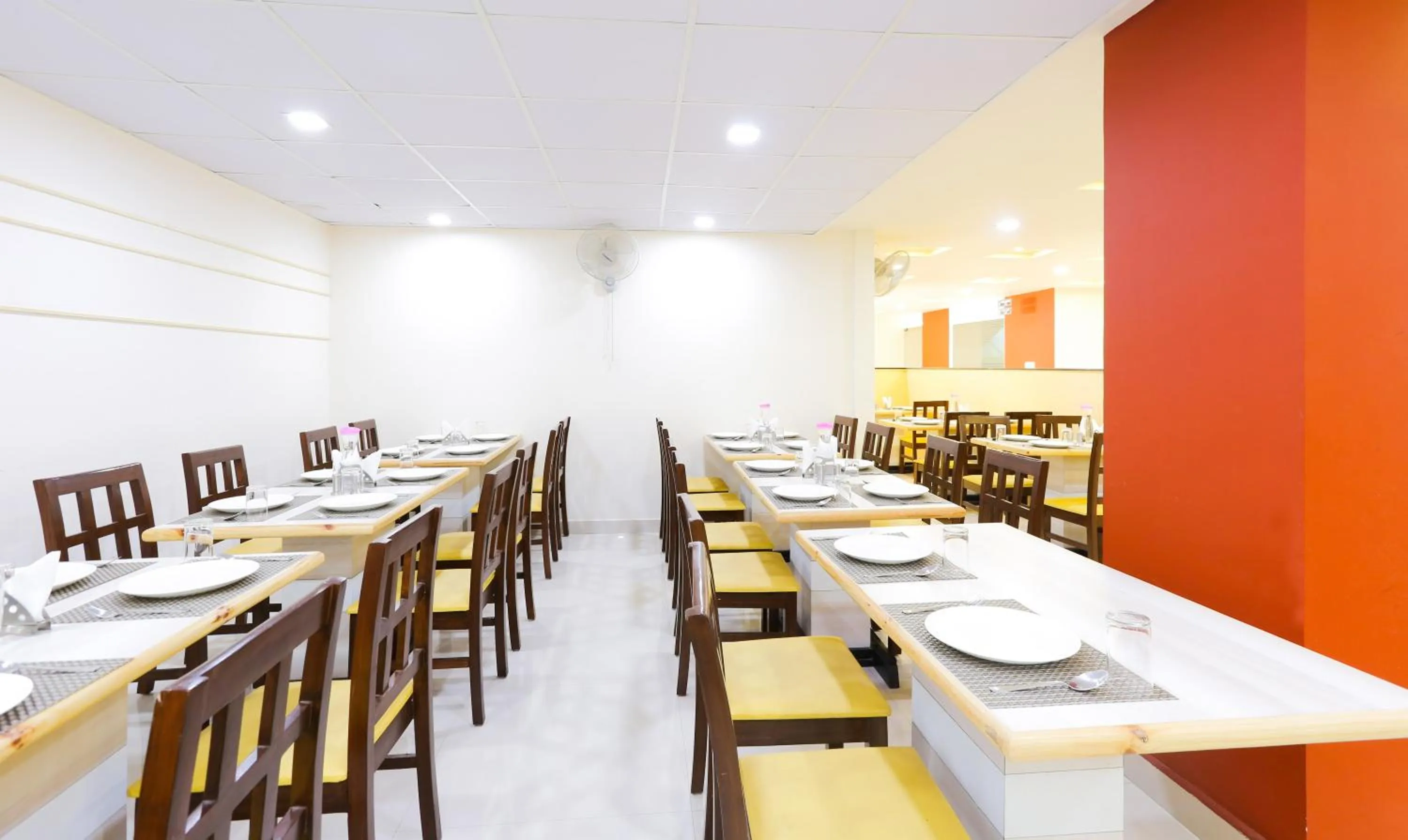 Restaurant/places to eat in Itsy Hotels Worldtree Bellandur