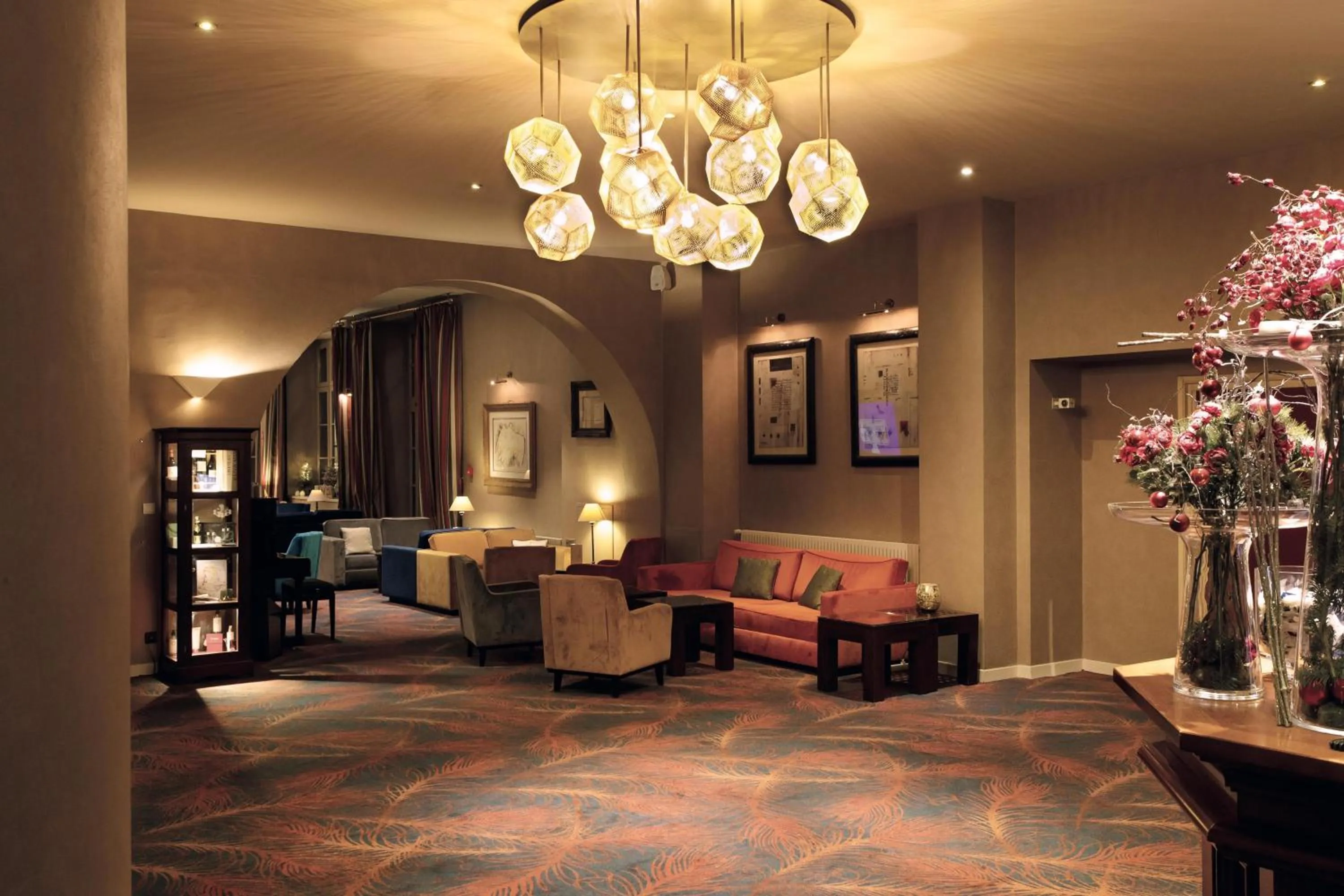 Lobby or reception in Best Western Hôtel Hermitage