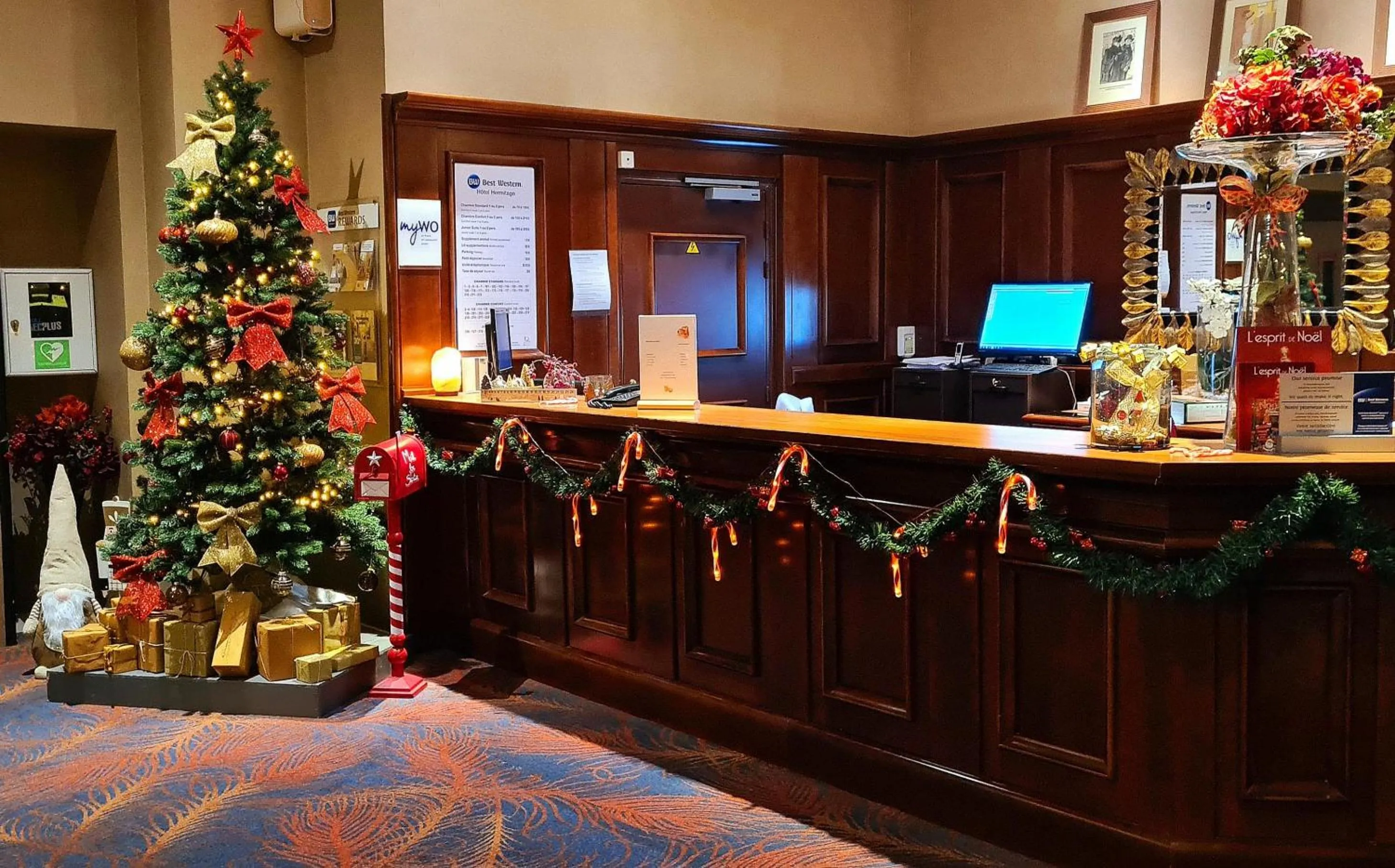 Lobby or reception in Best Western Hôtel Hermitage