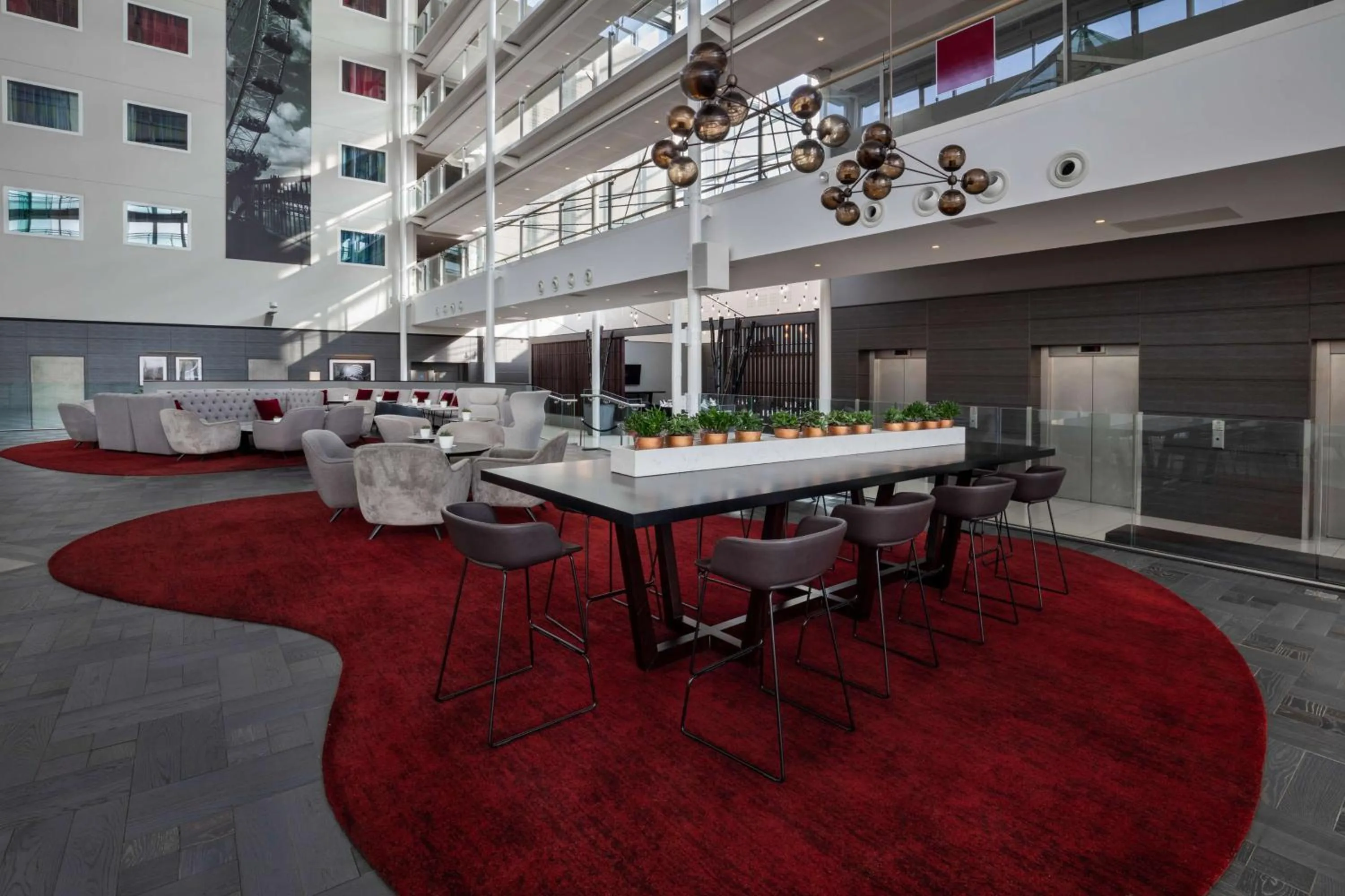 Lounge or bar in Radisson Blu Hotel London Stansted Airport