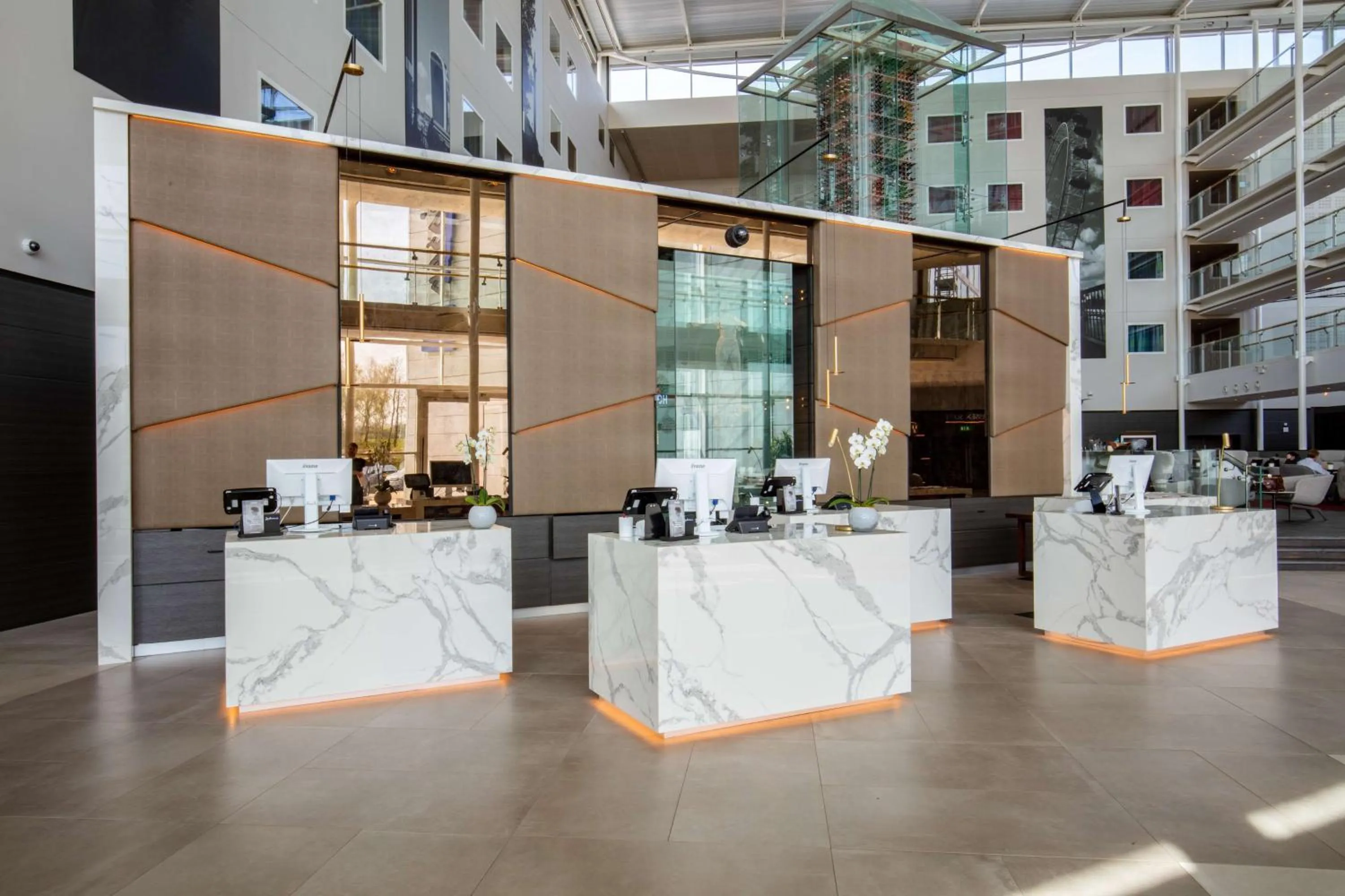 Lobby or reception in Radisson Blu Hotel London Stansted Airport