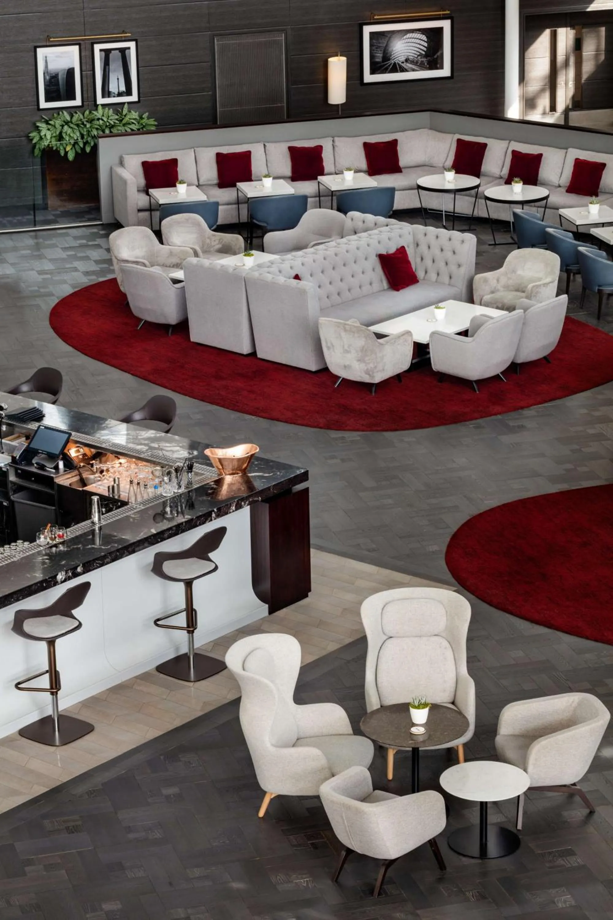 Lounge or bar in Radisson Blu Hotel London Stansted Airport