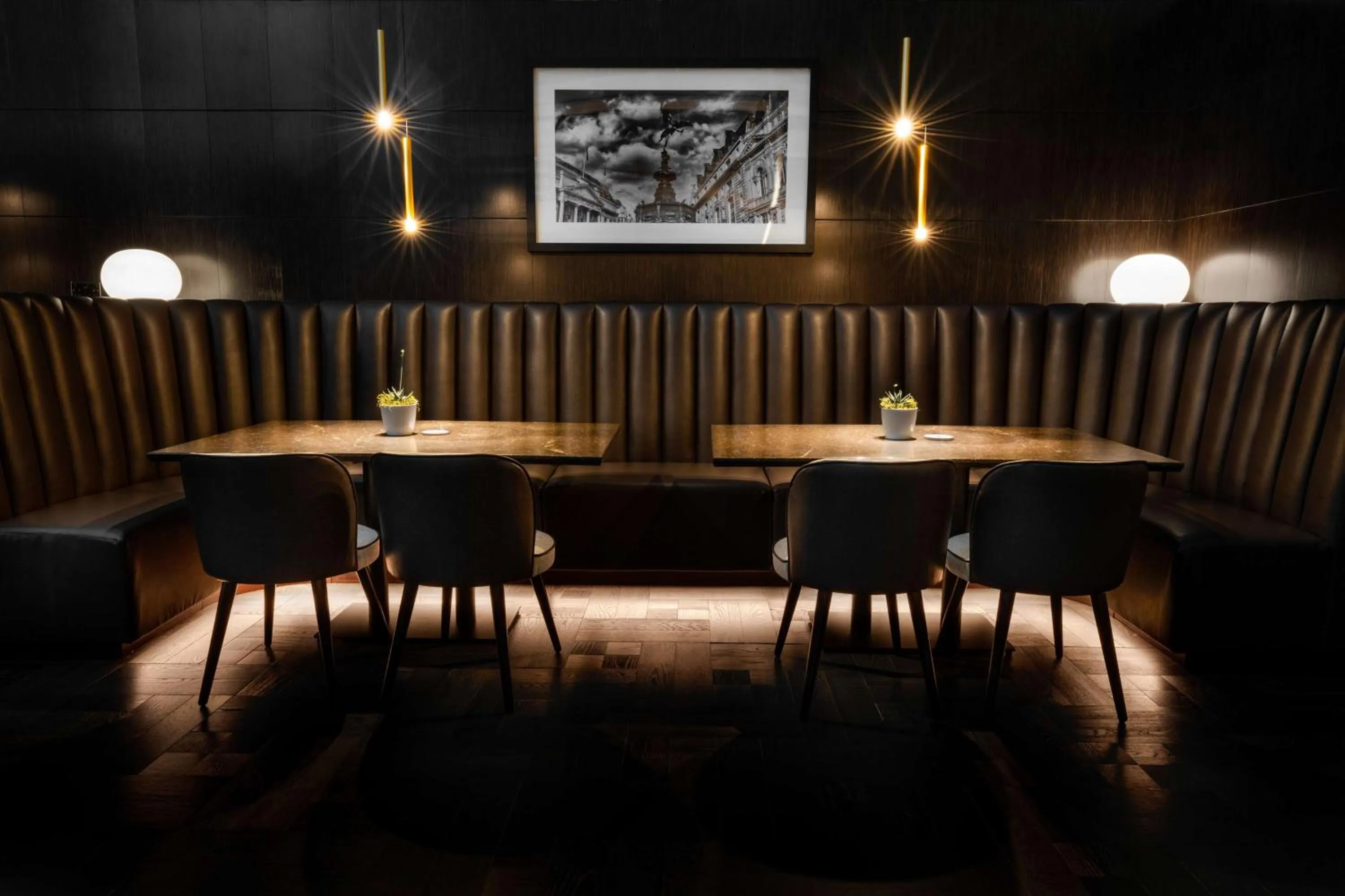 Lounge or bar in Radisson Blu Hotel London Stansted Airport