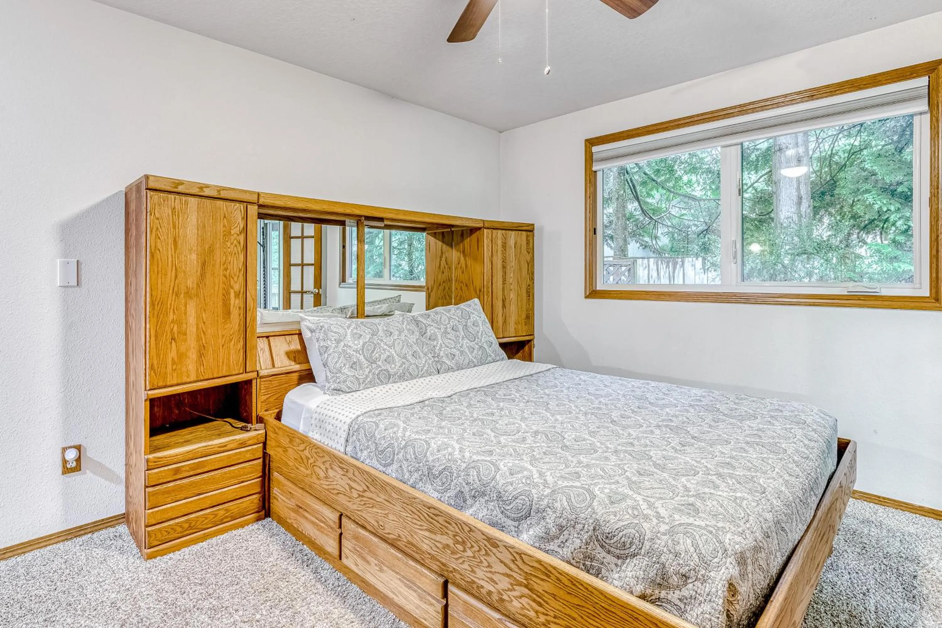 Bed in Shadowbrook Chalet