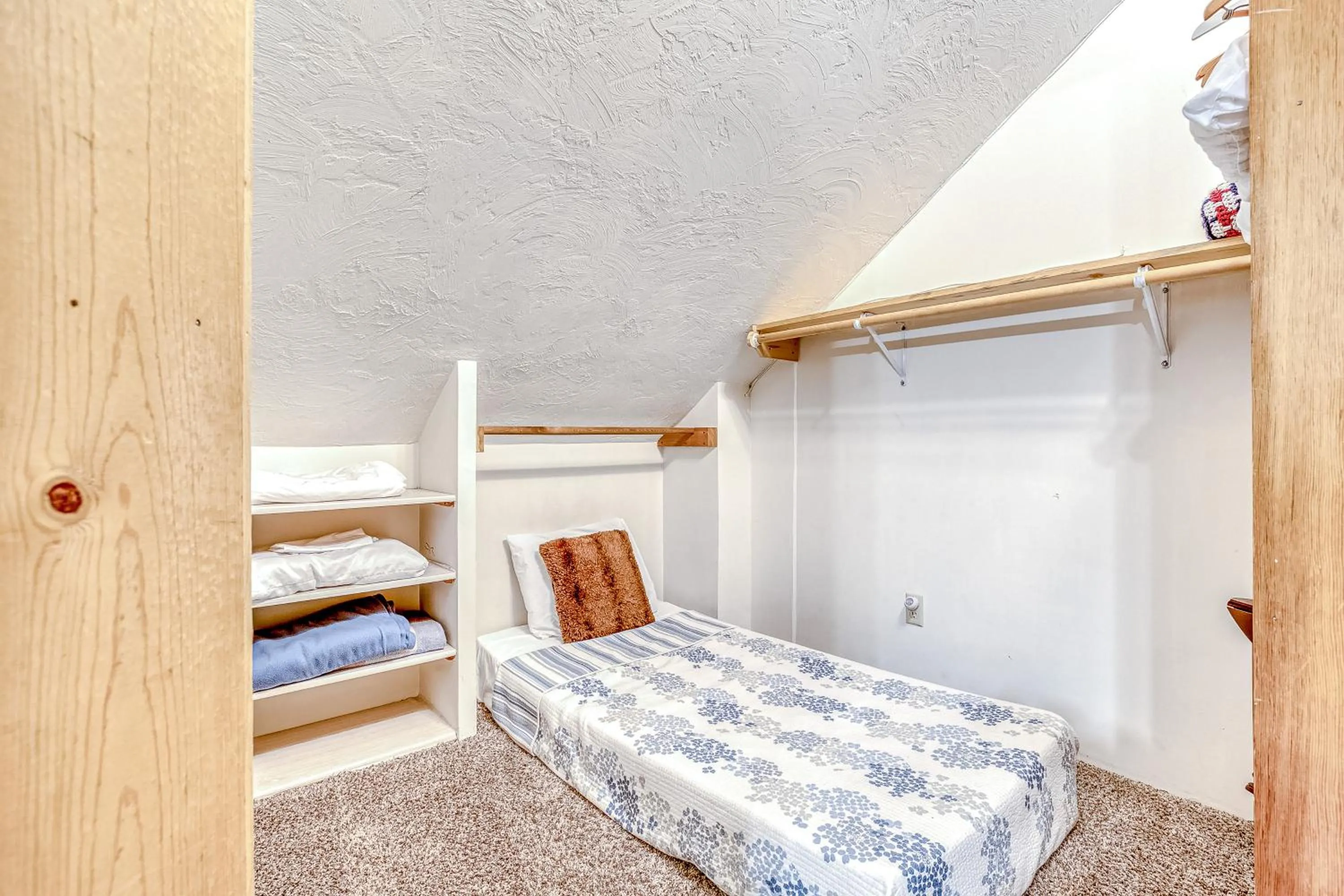 Bed in Shadowbrook Chalet