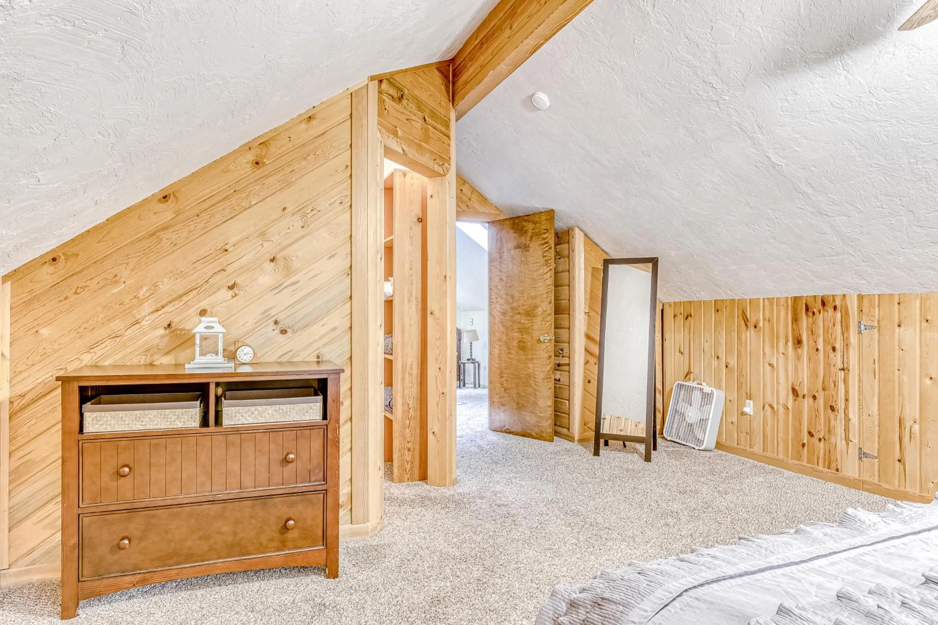 Bed in Shadowbrook Chalet