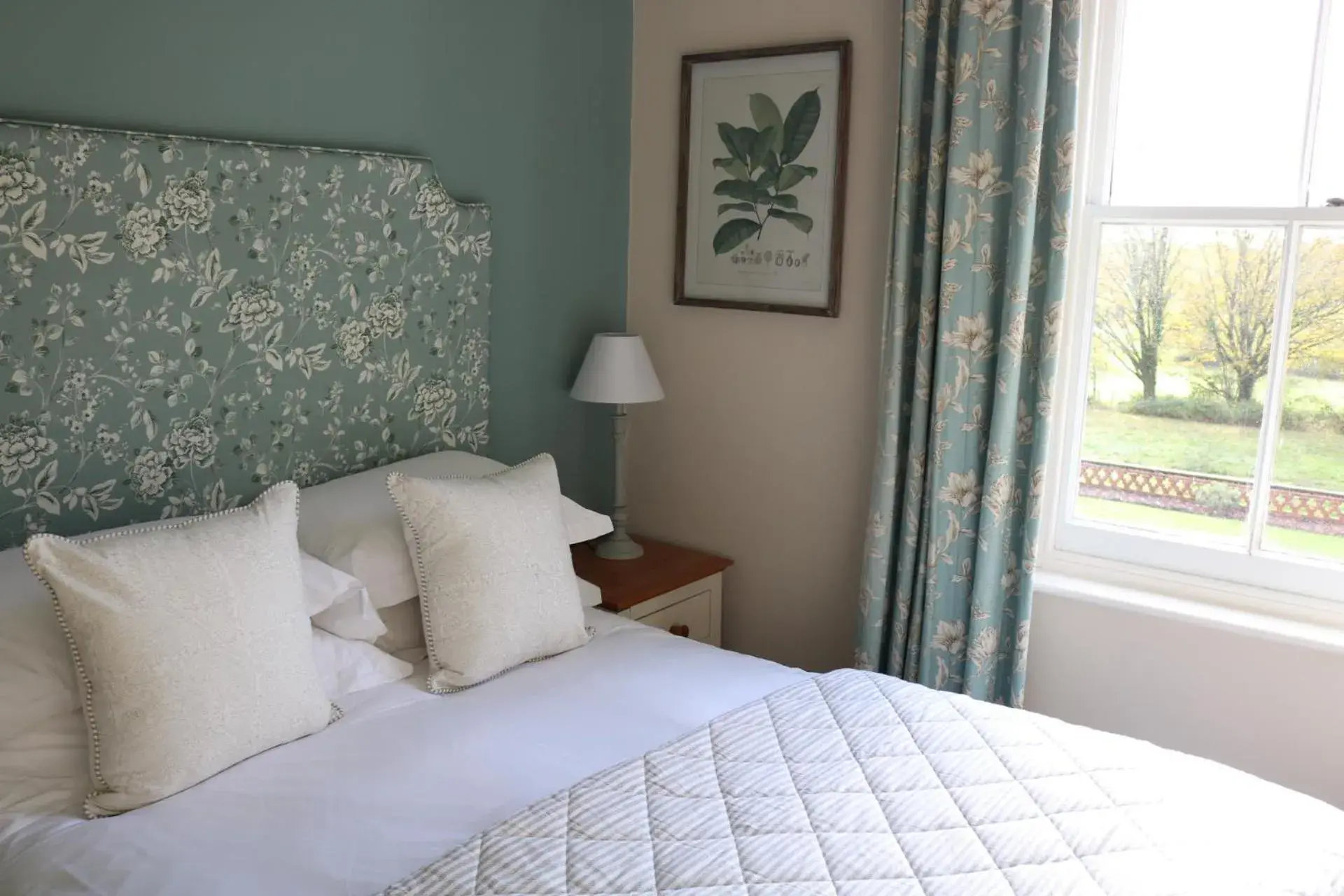 Small Double Room - single occupancy in Bartley Lodge Hotel Small Double Room - single occupancy in Bartley Lodge Hotel