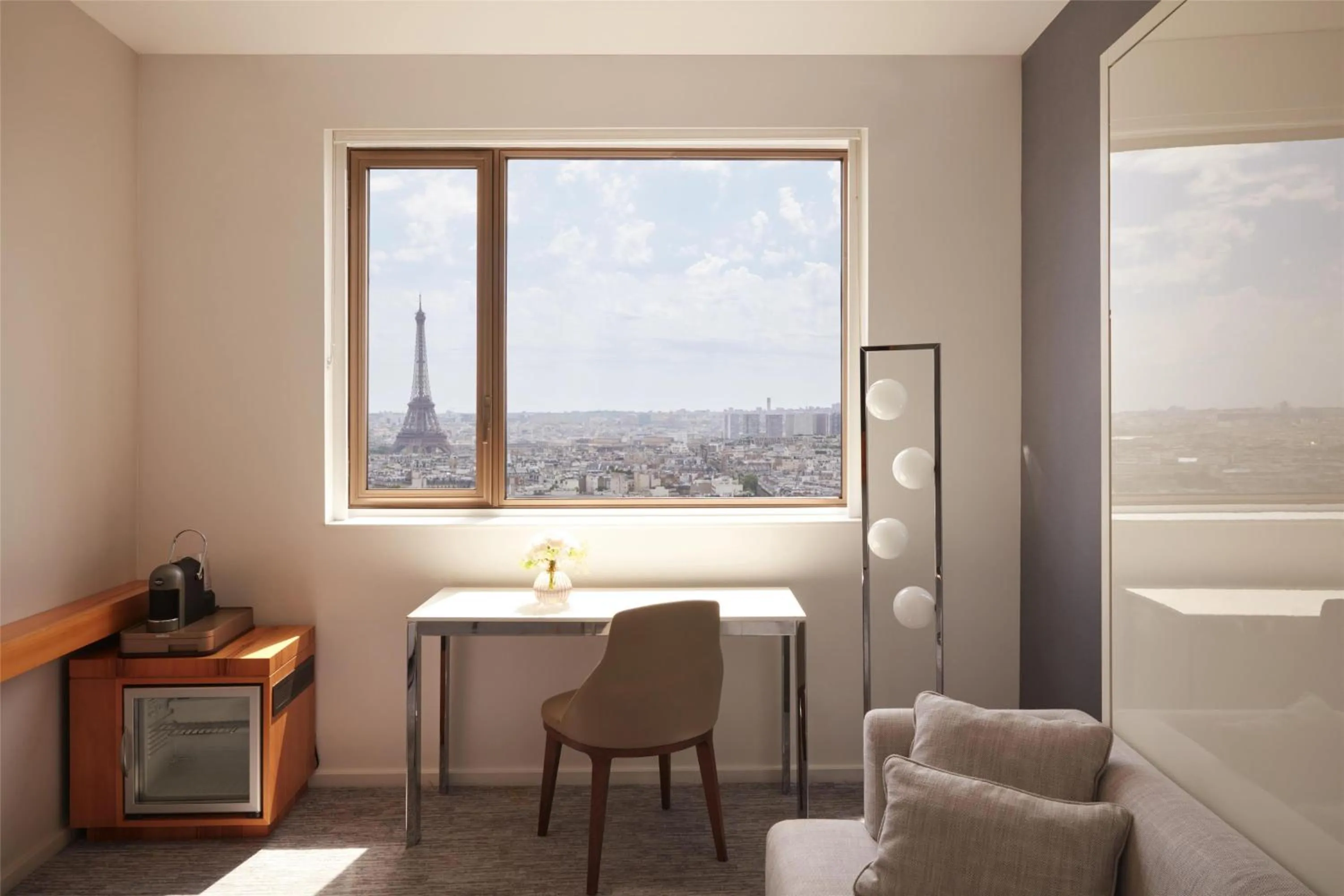 Photo of the whole room in Hyatt Regency Paris Etoile