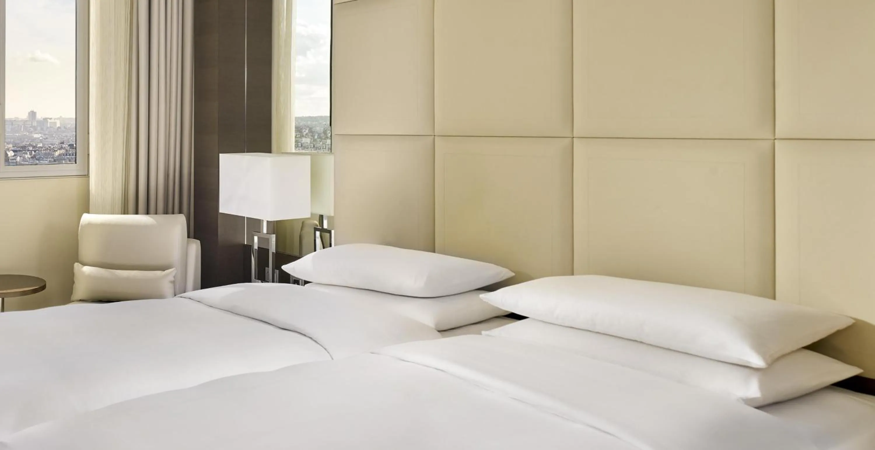 Bedroom, Bed in Hyatt Regency Paris Etoile