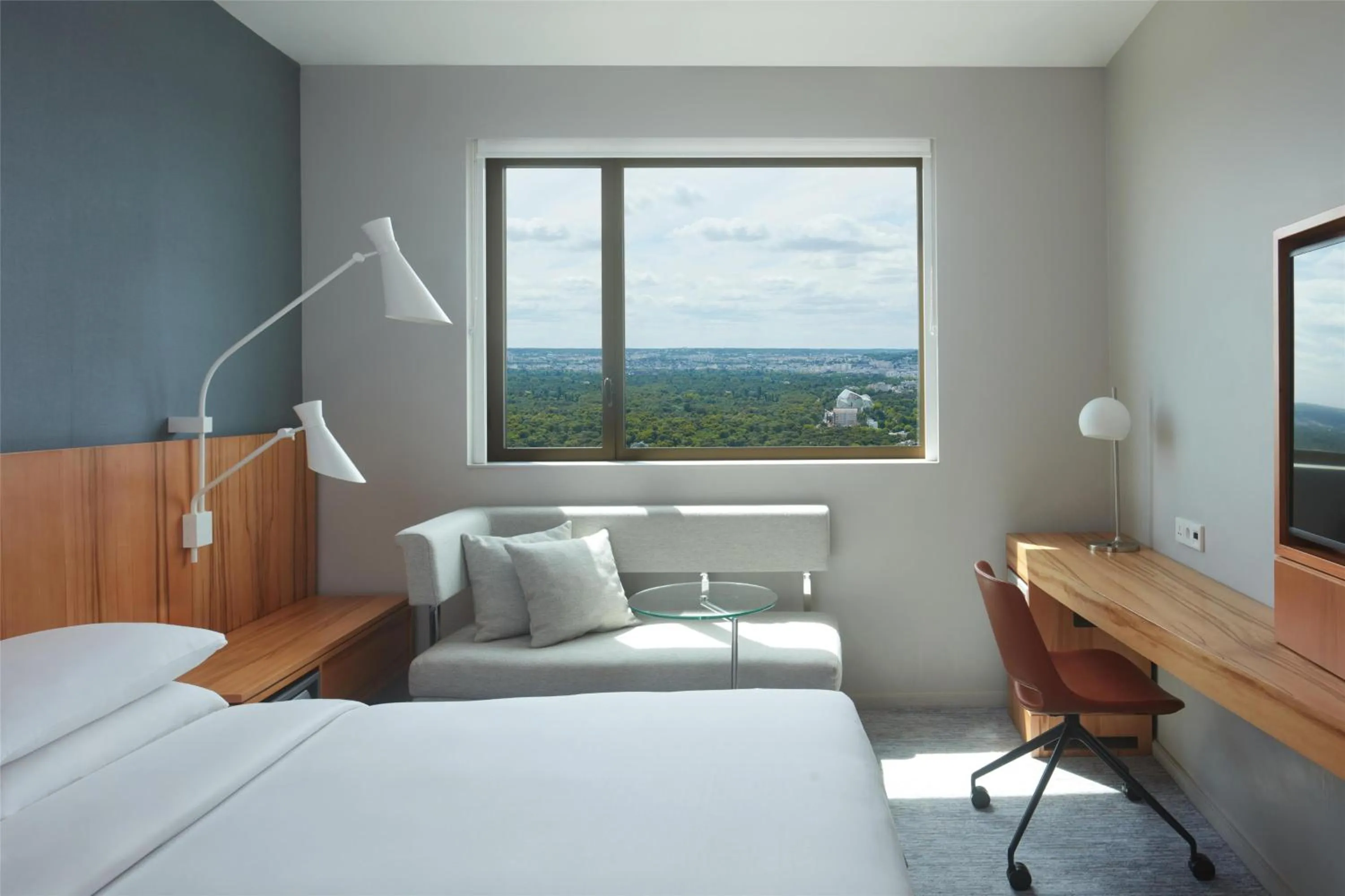 Bedroom, Bed in Hyatt Regency Paris Etoile