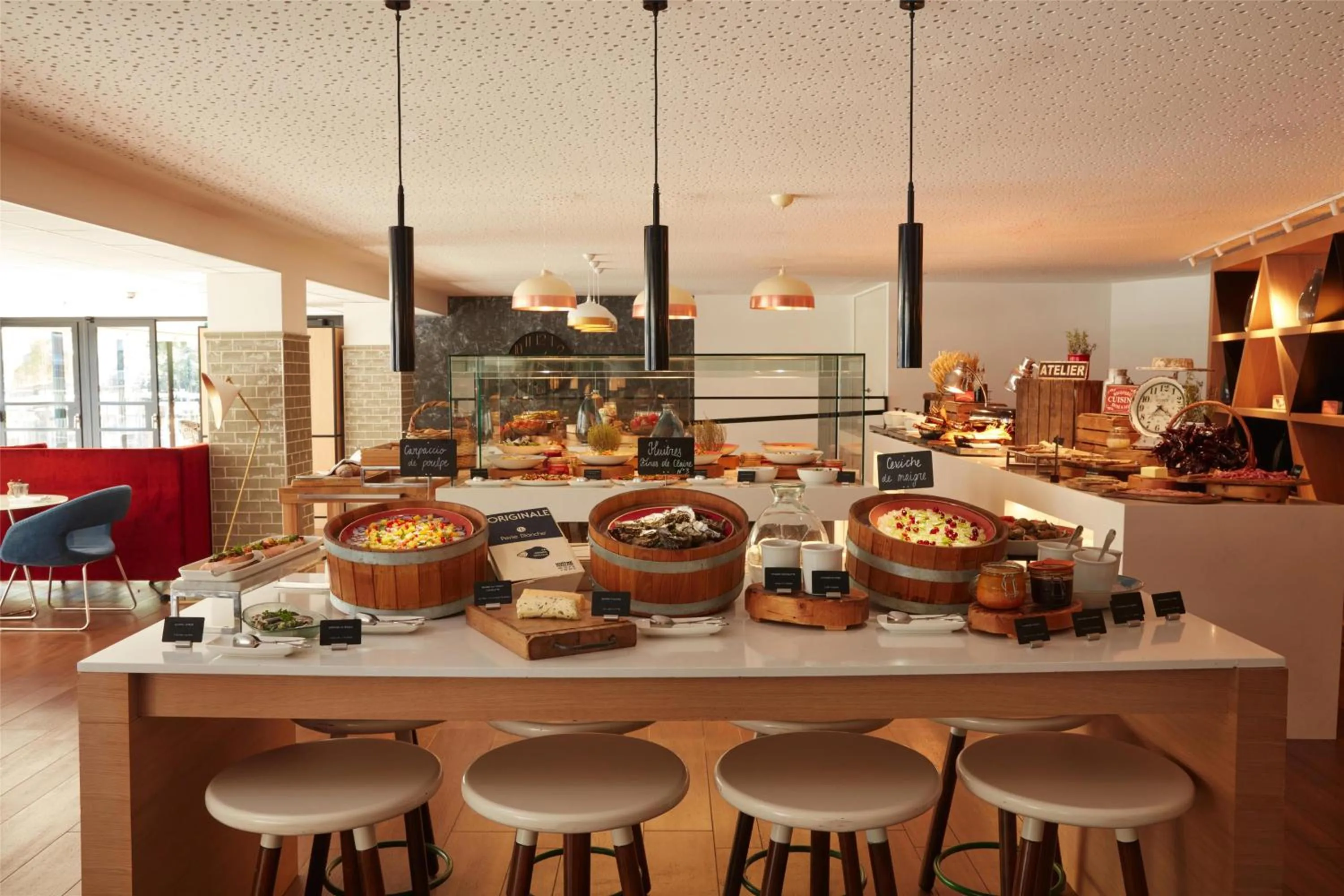 Restaurant/places to eat in Hyatt Regency Paris Etoile