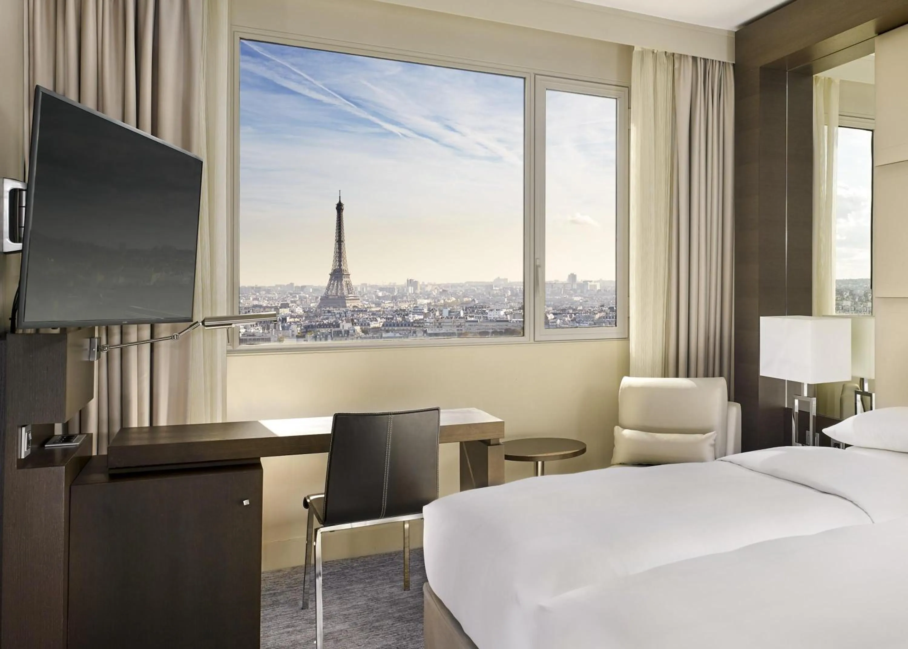 Bedroom, Bed in Hyatt Regency Paris Etoile