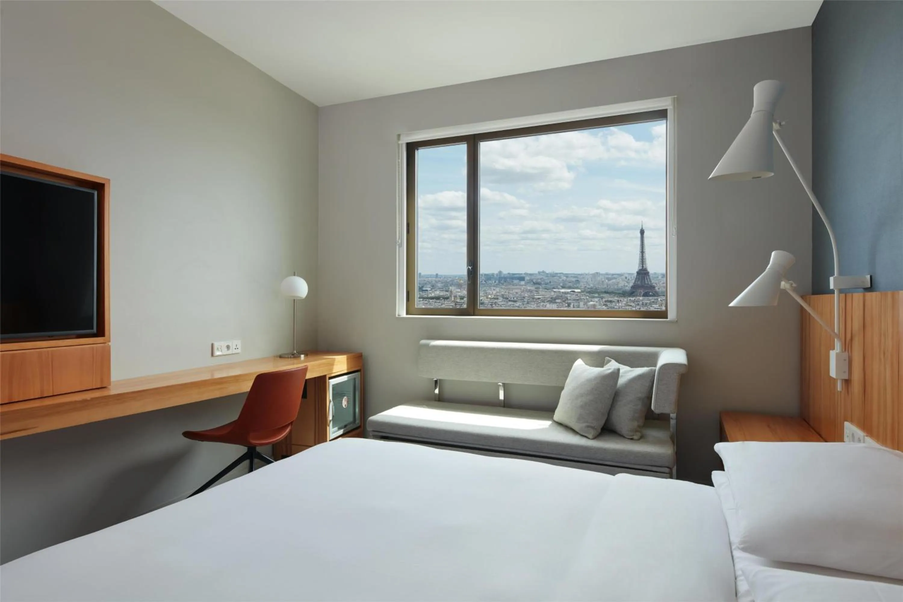 Bedroom, Bed in Hyatt Regency Paris Etoile