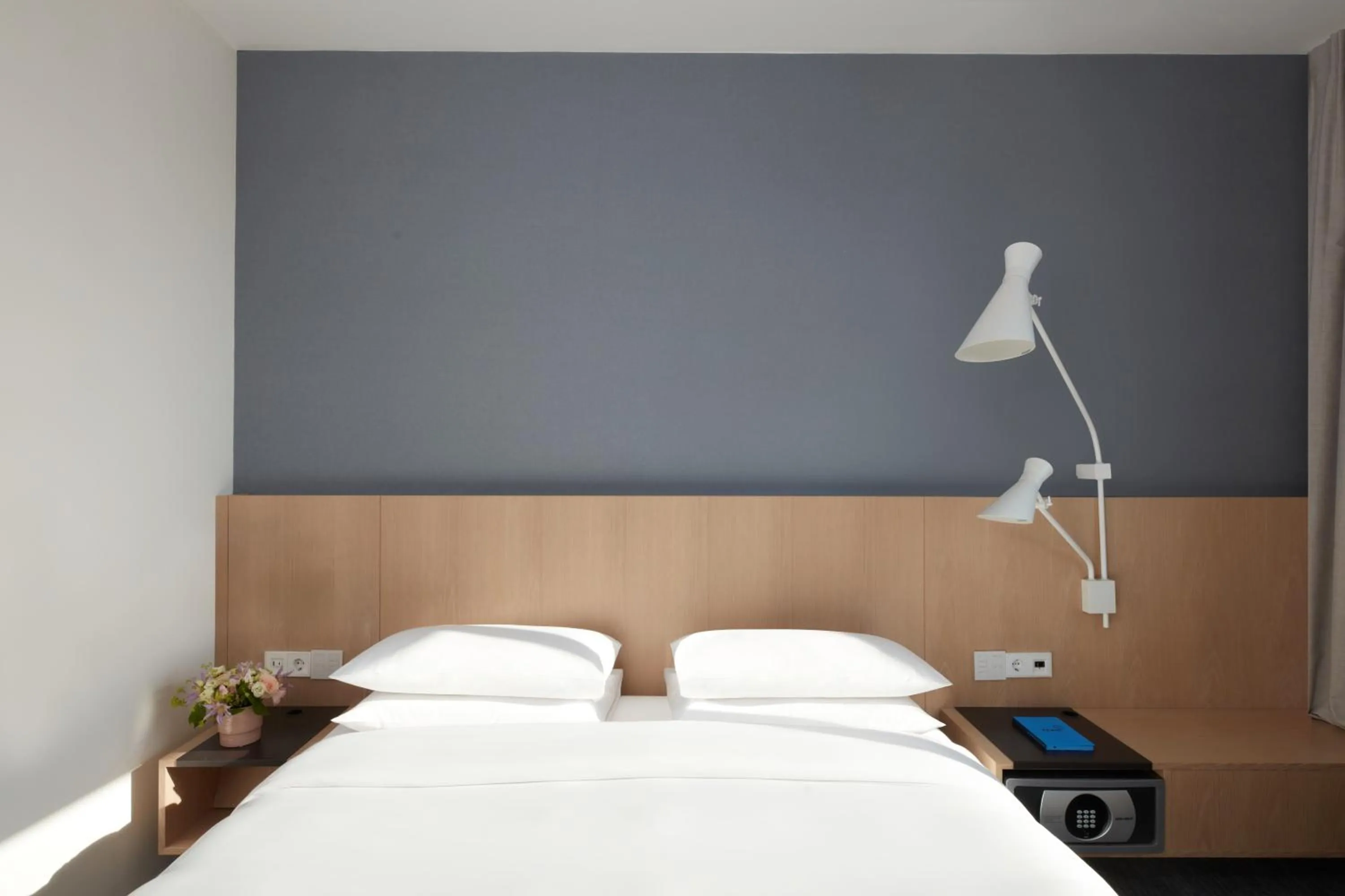 Bedroom, Bed in Hyatt Regency Paris Etoile