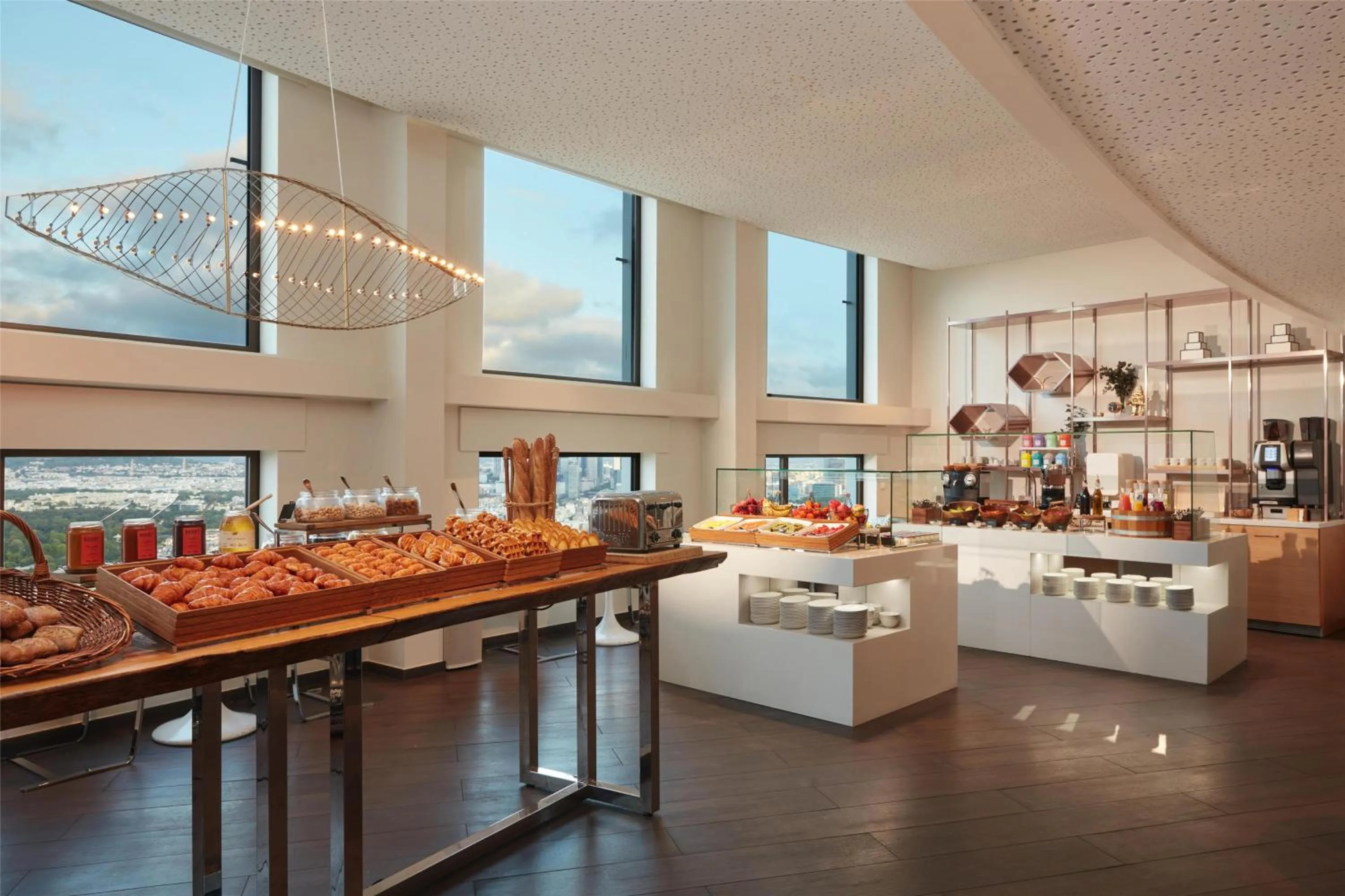 Restaurant/places to eat in Hyatt Regency Paris Etoile