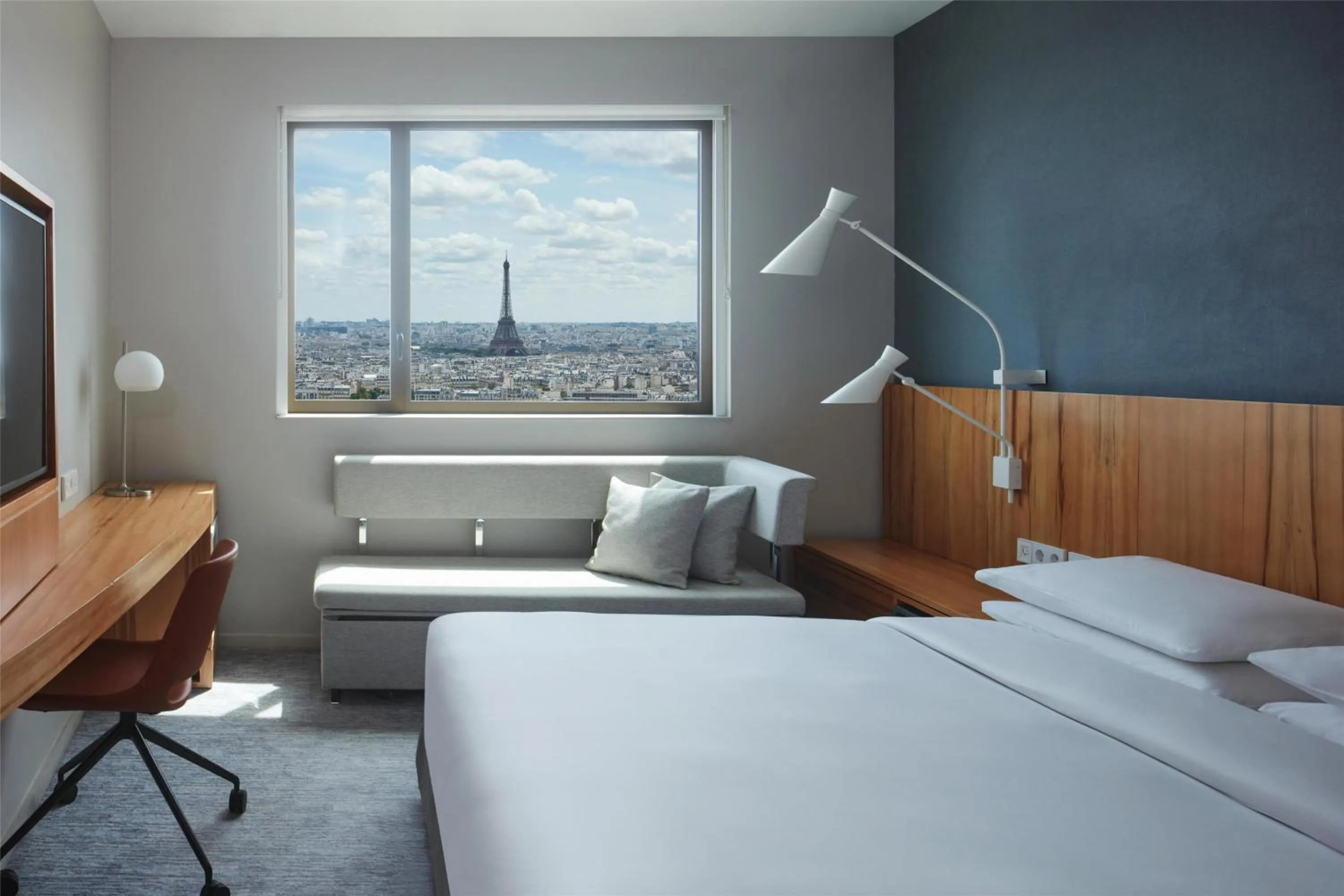 Bedroom, Bed in Hyatt Regency Paris Etoile