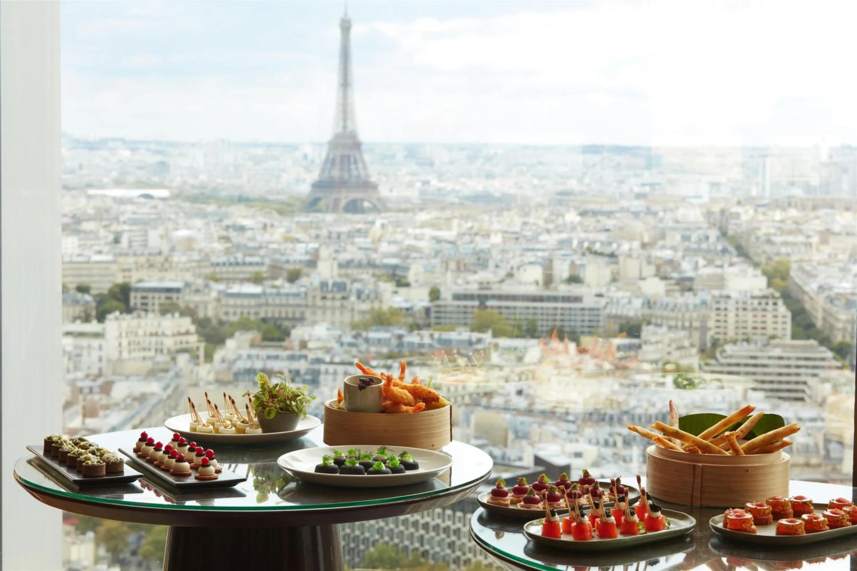 Restaurant/places to eat in Hyatt Regency Paris Etoile