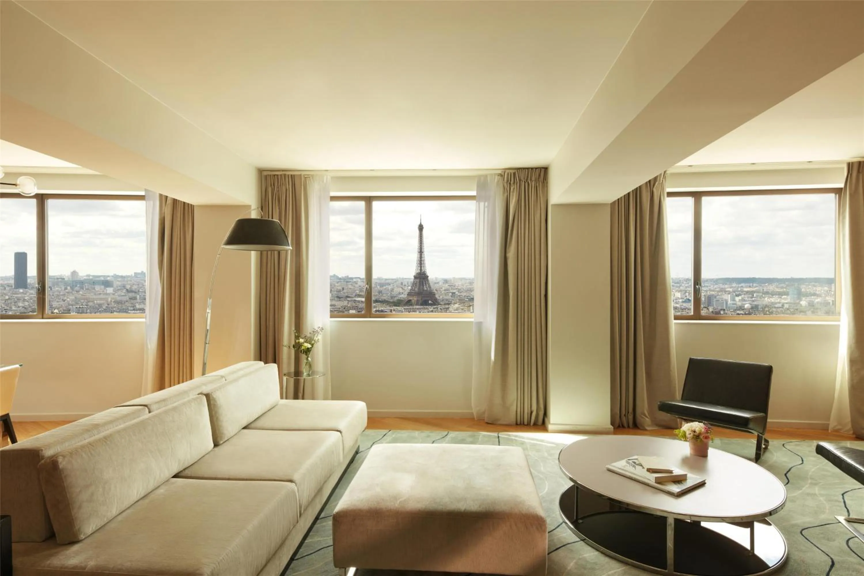 Photo of the whole room in Hyatt Regency Paris Etoile
