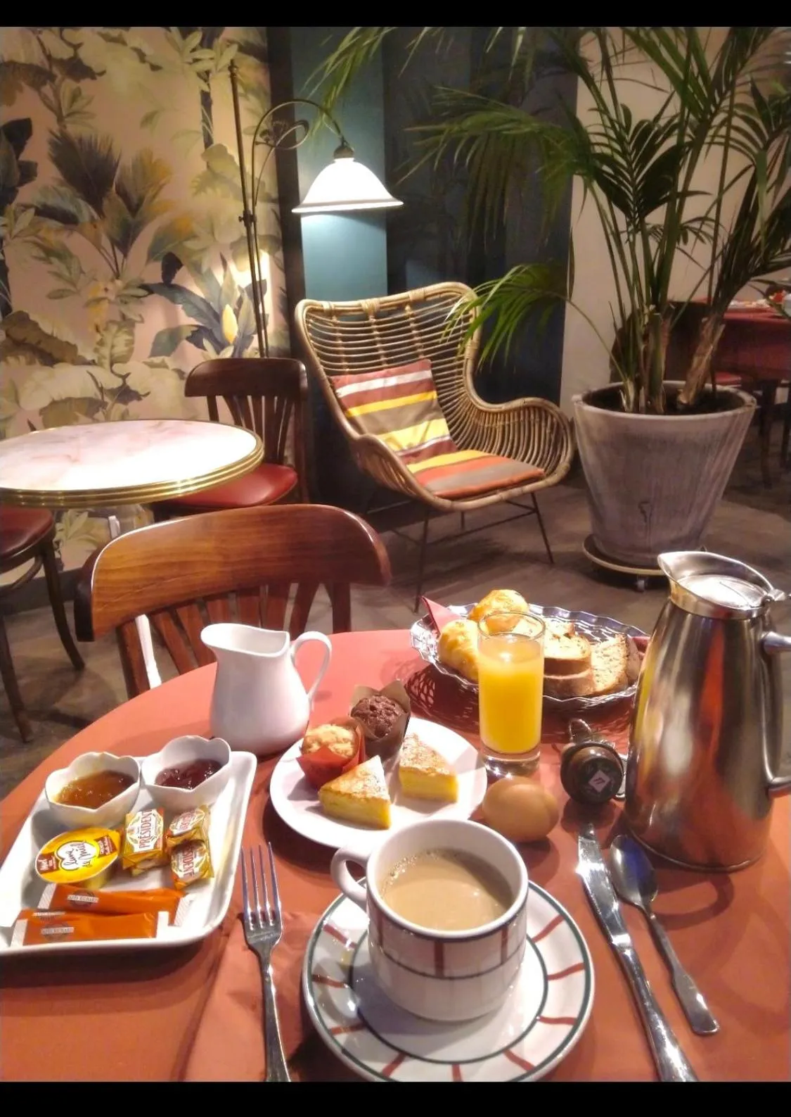 Continental breakfast in Le Vert Galant - Auberge Etchegorry