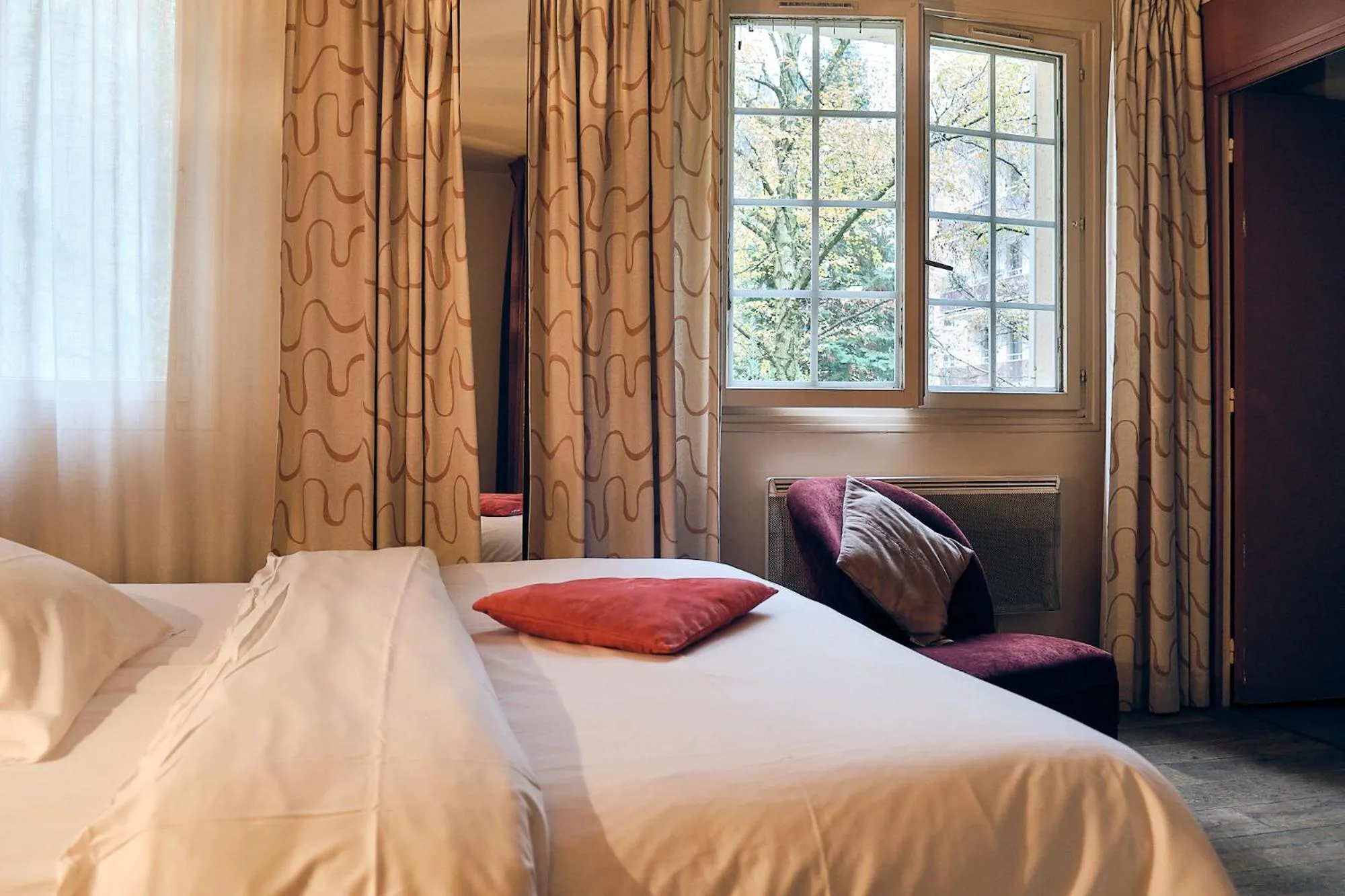 Bed in Le Vert Galant - Auberge Etchegorry