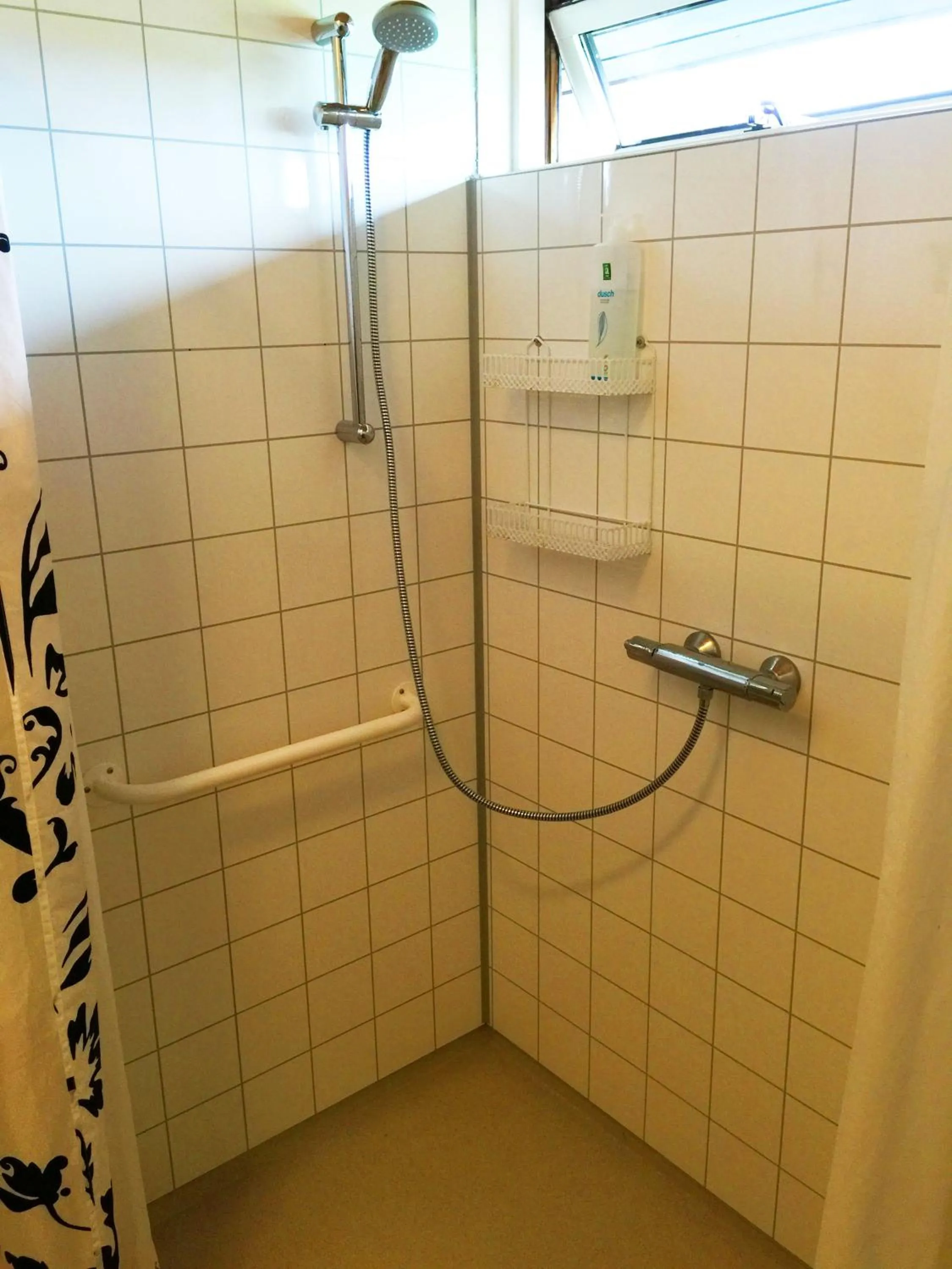 Shower in South Central Guesthouse