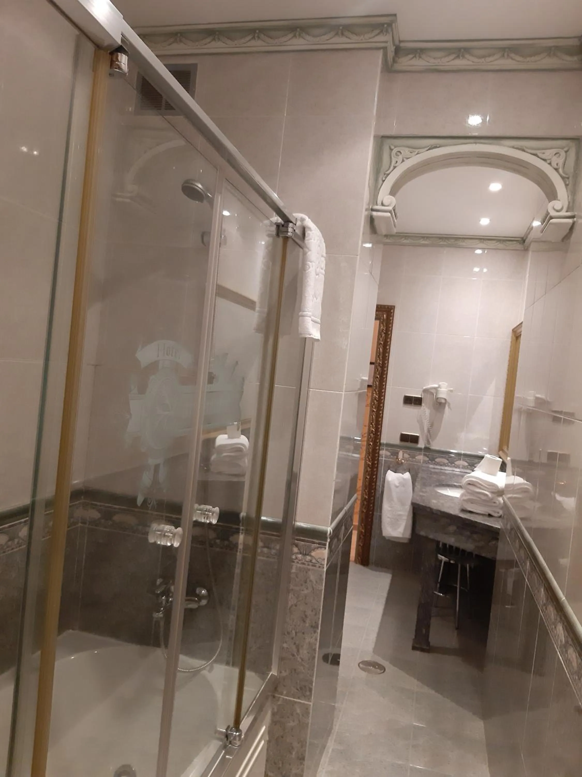 Shower in Hotel Spa Convento I