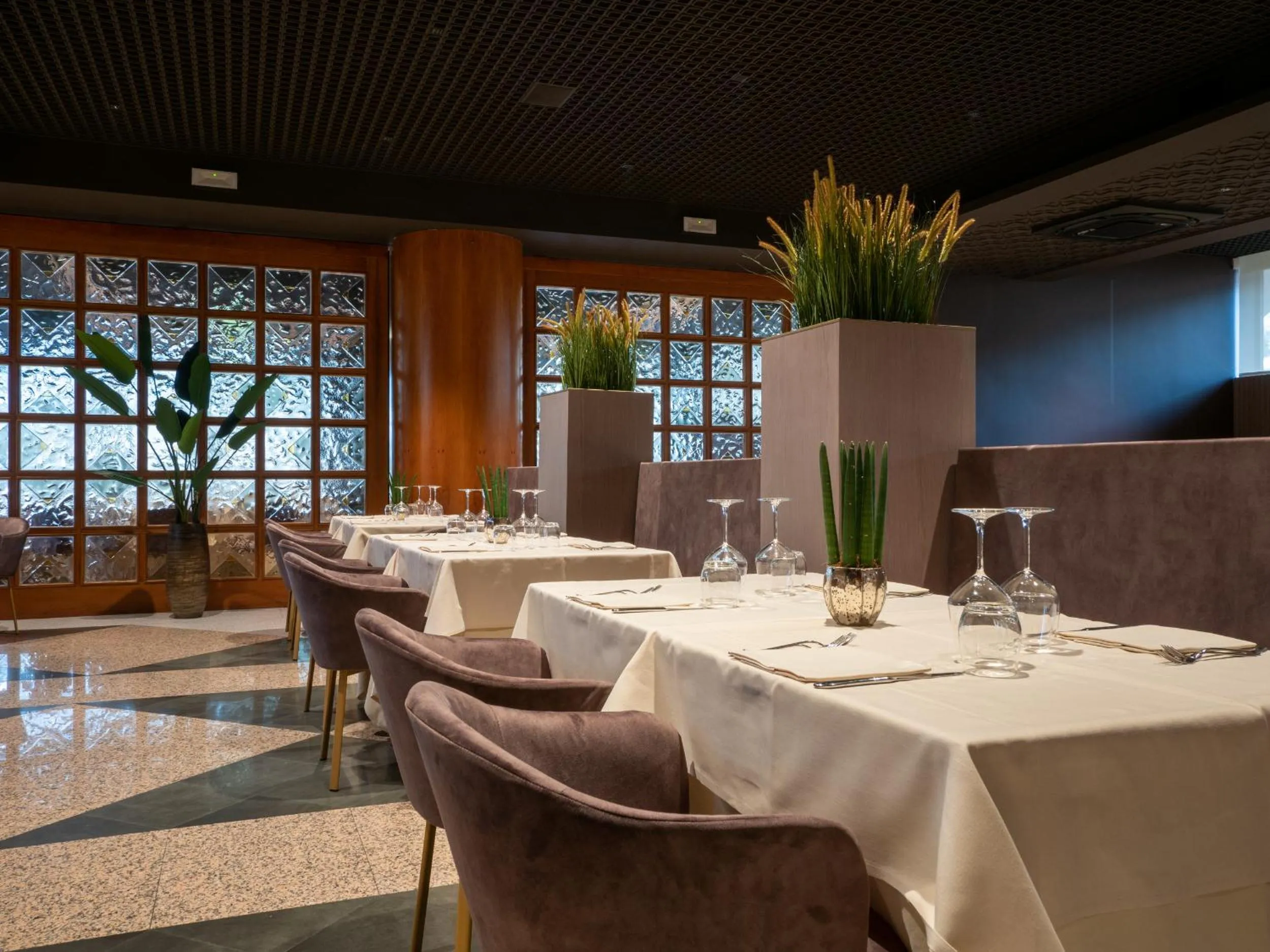 Restaurant/places to eat in Hotel Minerva