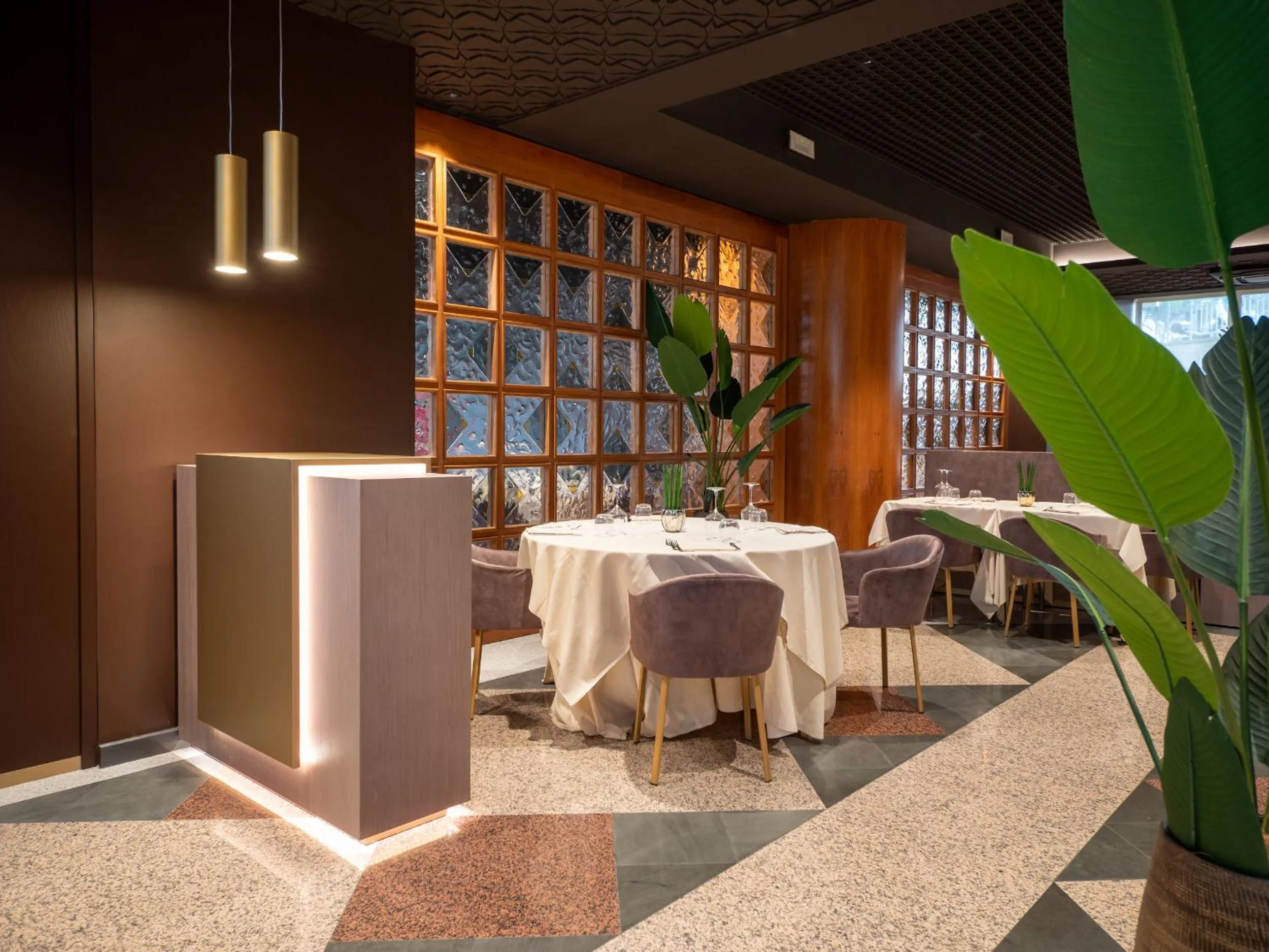 Restaurant/places to eat in Hotel Minerva