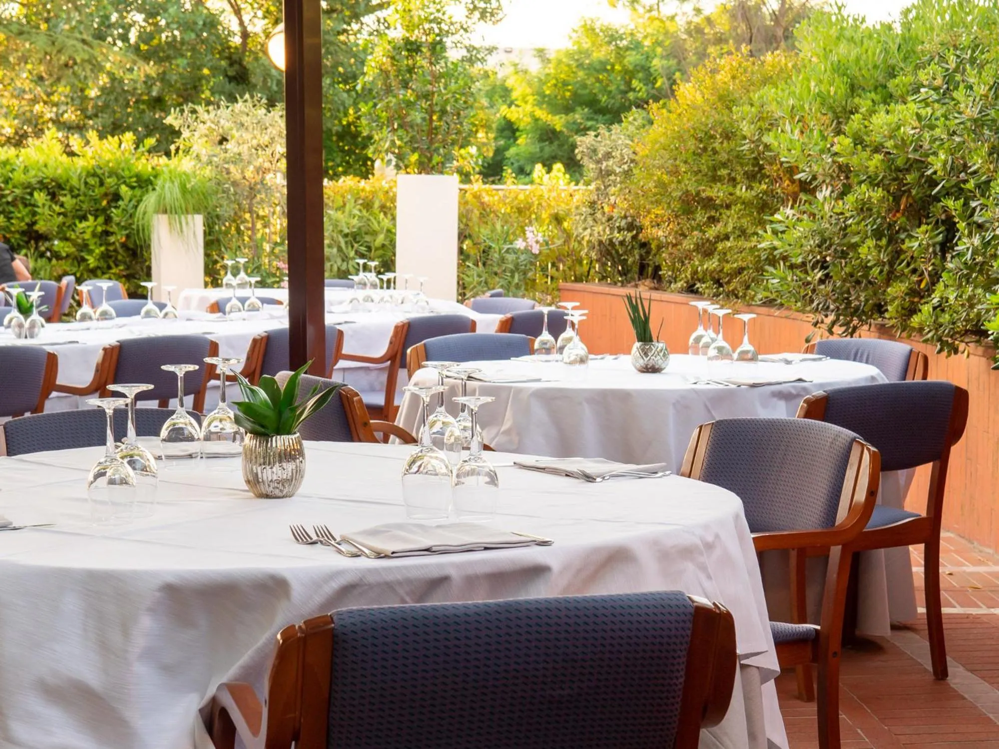 Restaurant/places to eat in Hotel Minerva