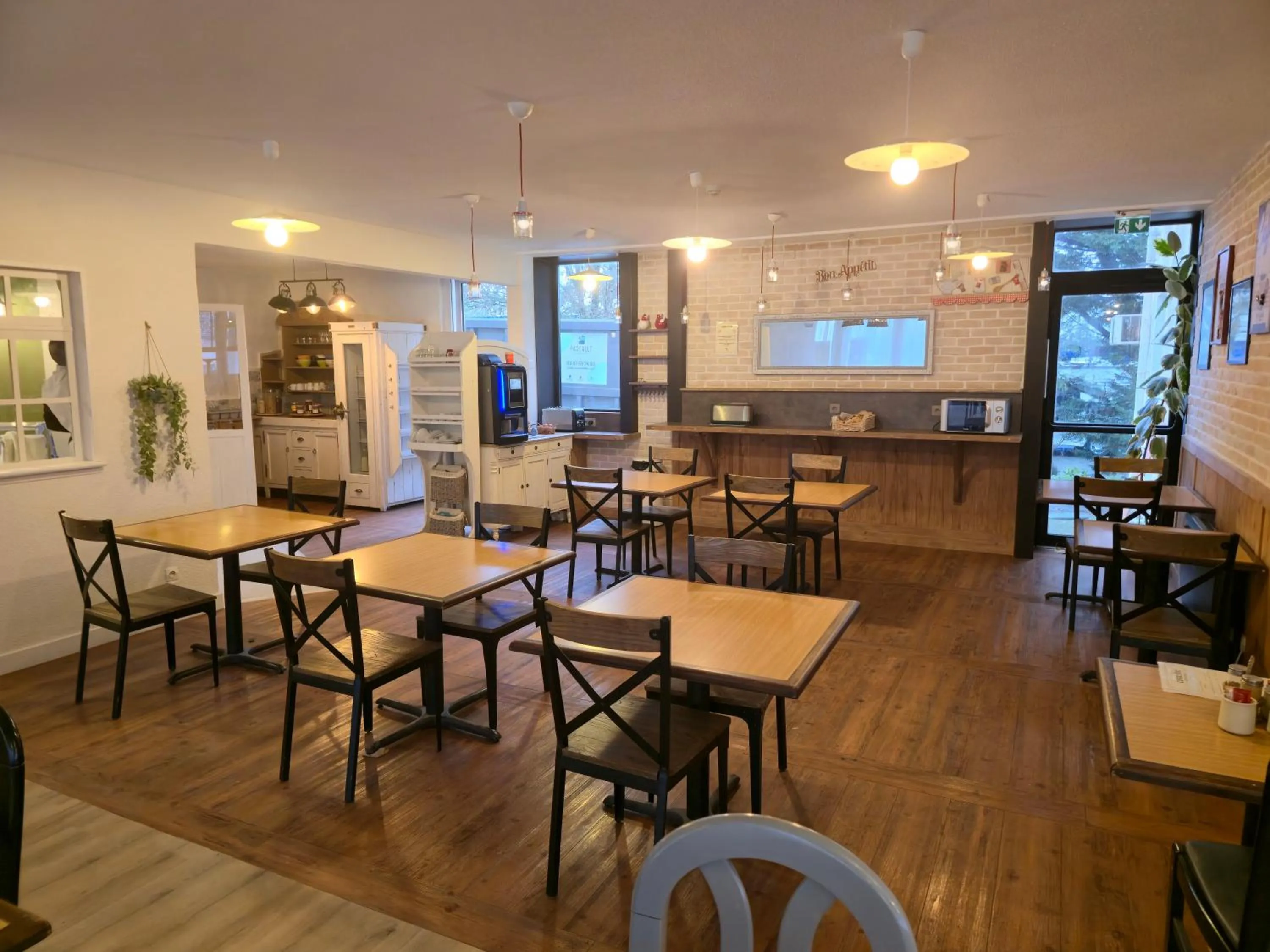 Restaurant/places to eat in Logis Hôtel Come Inn