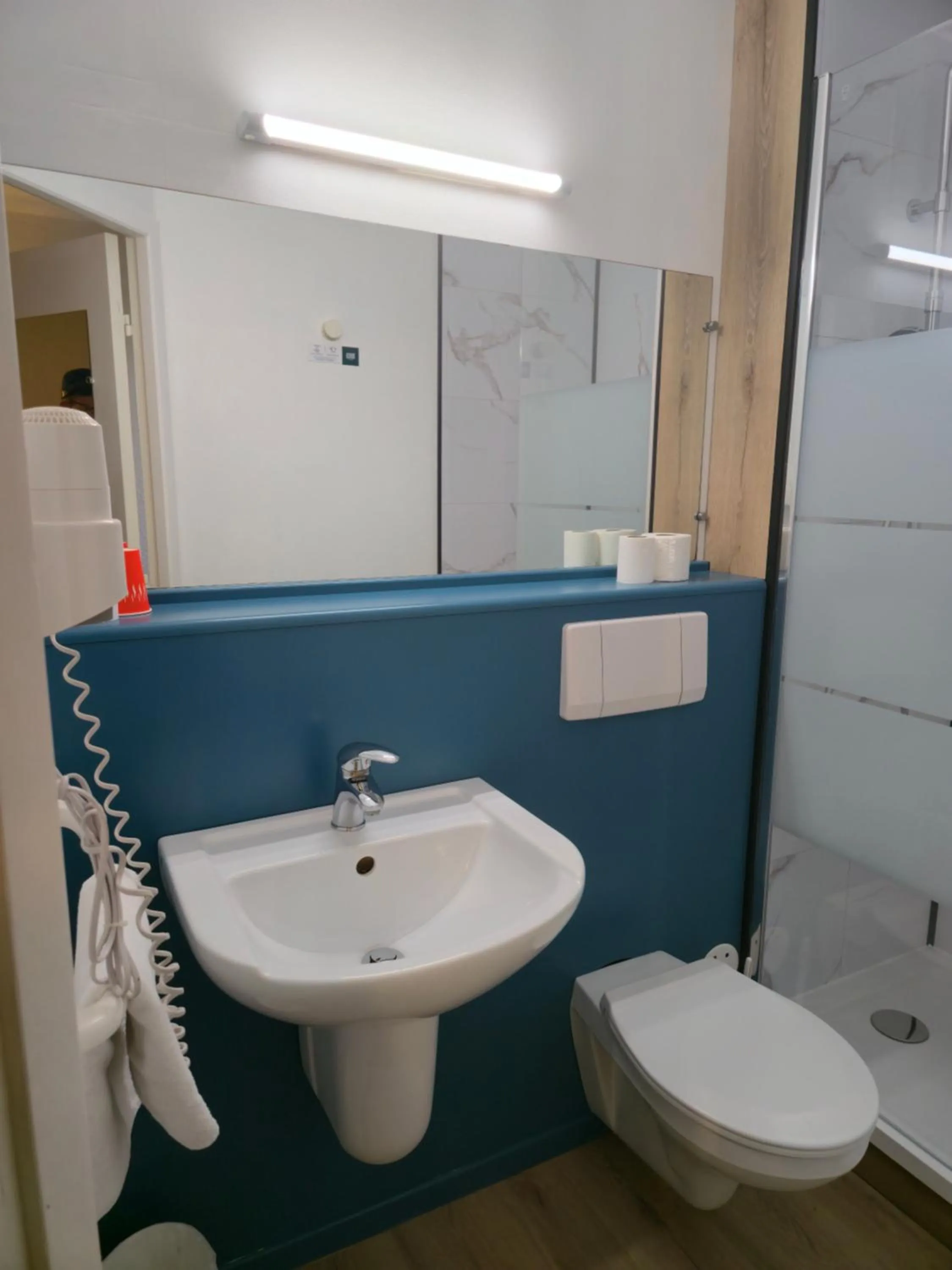 Bathroom in Logis Hôtel Come Inn