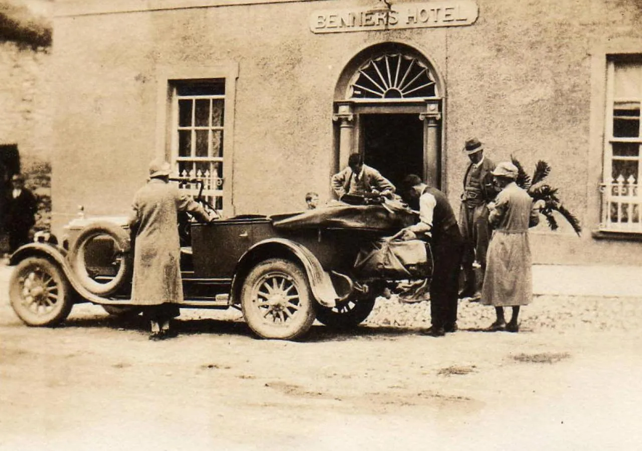 Facade/entrance in Dingle Benners Hotel