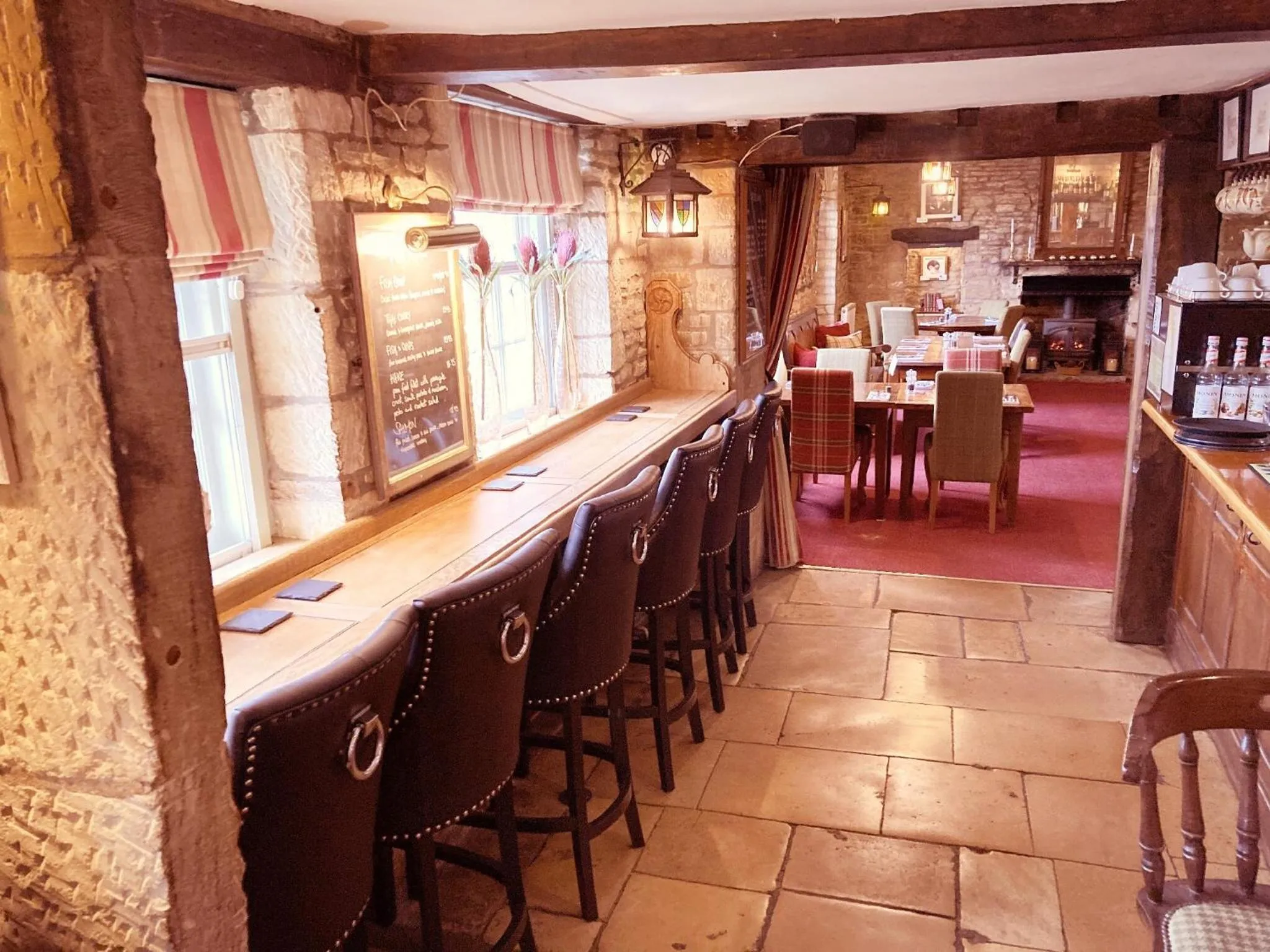 Lounge or bar in Inn for All Seasons