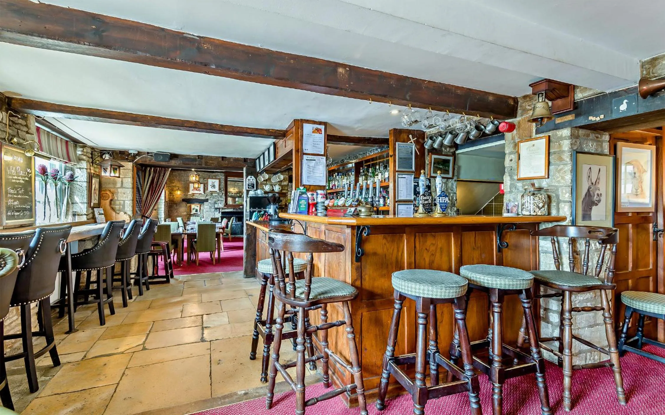 Lounge or bar in Inn for All Seasons