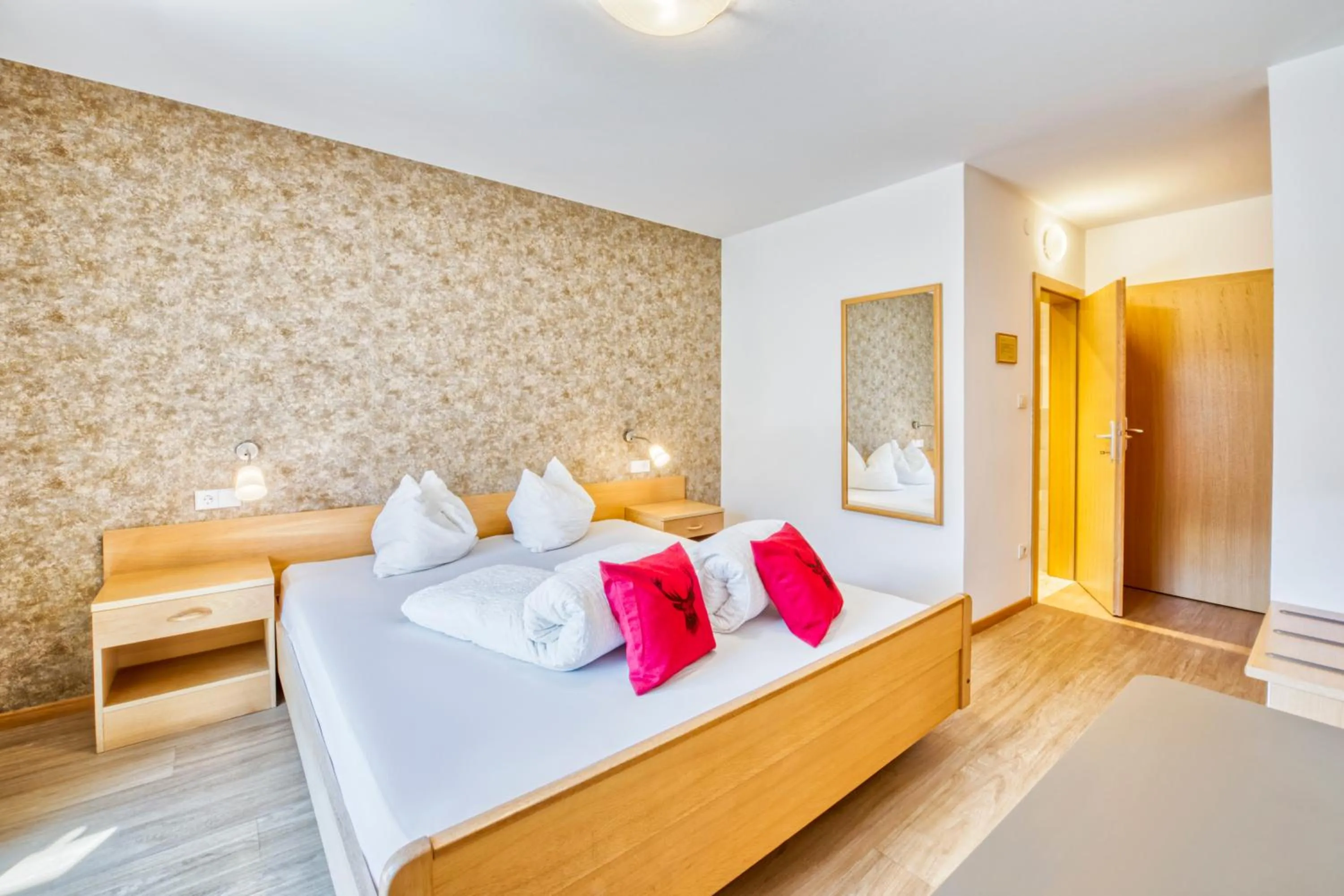 Photo of the whole room, Bed in Garni Schmiedhof