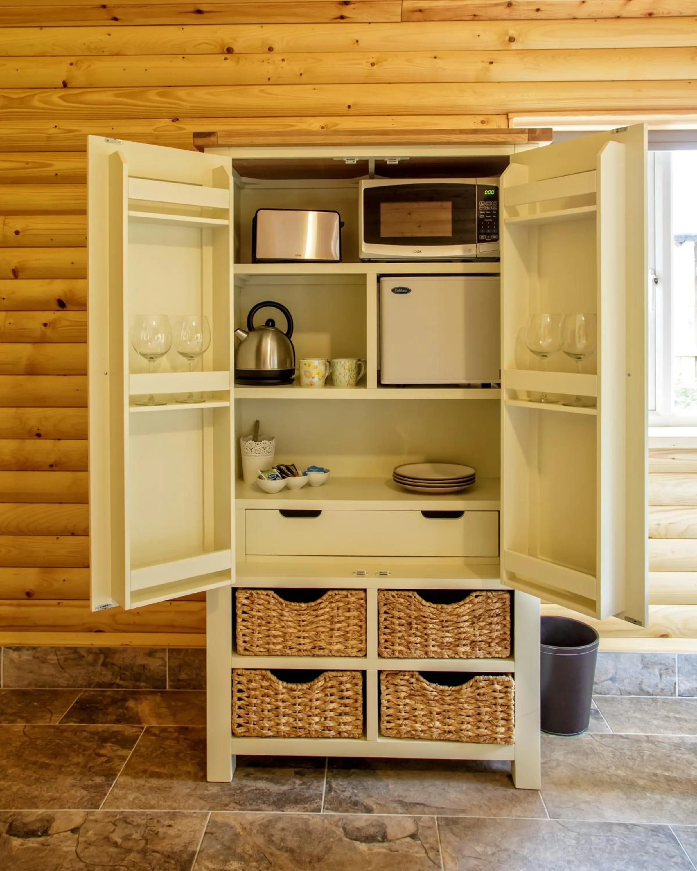 Coffee/tea facilities in Canada Lodge and Lake