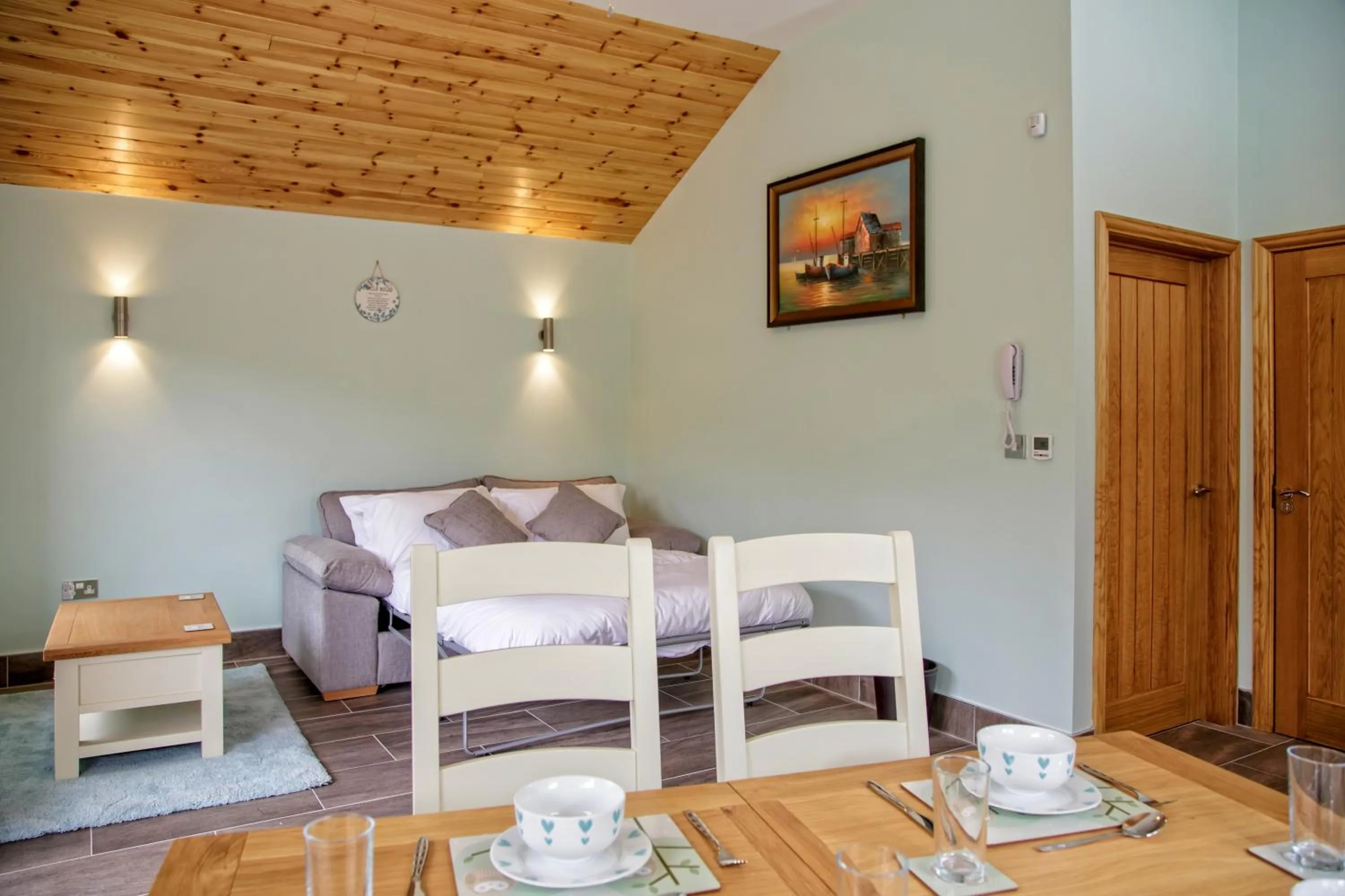 Bed in Canada Lodge and Lake