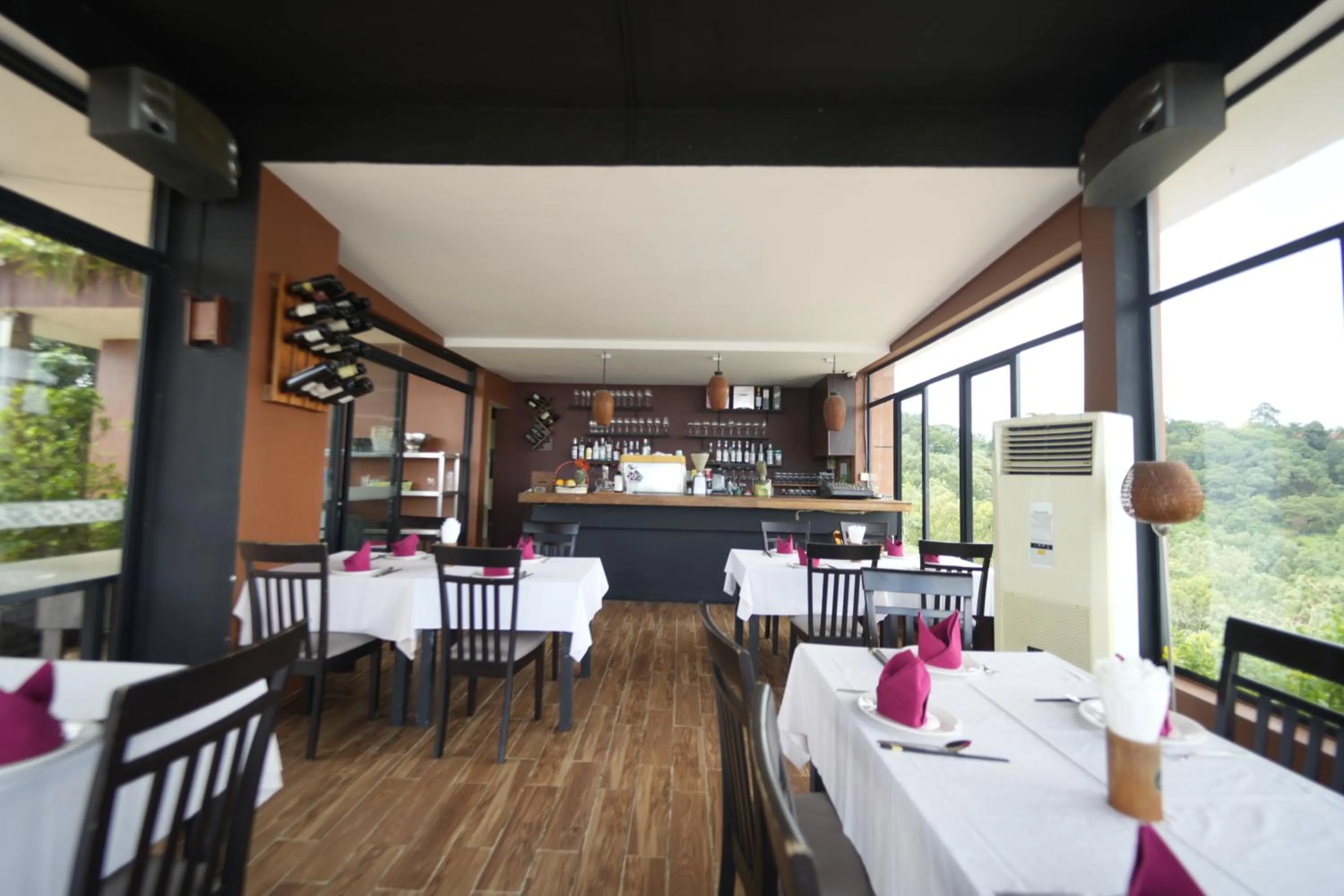 Restaurant/places to eat in 360 Resort