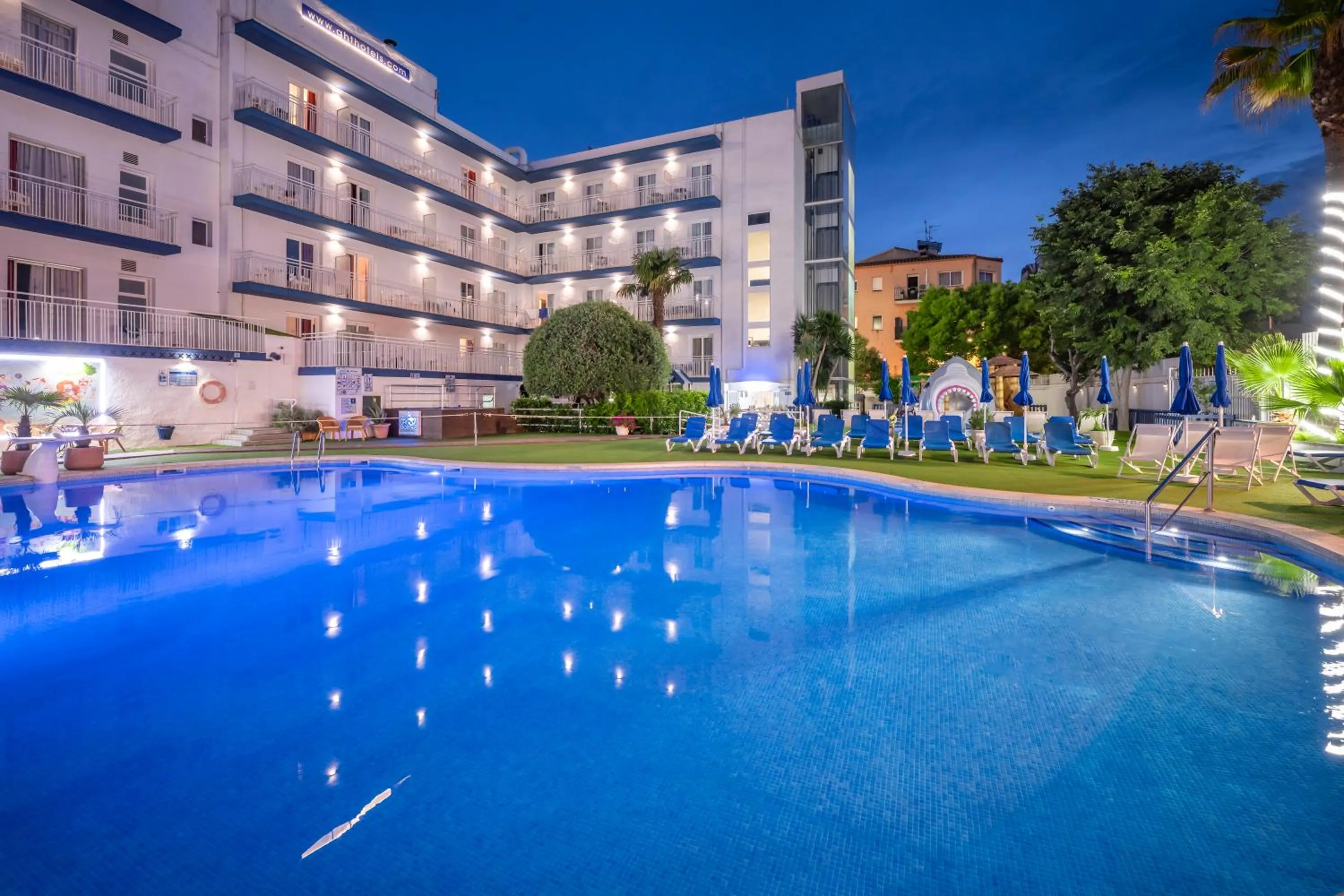 Night in GHT Balmes, Hotel-Aparthotel&SPLASH