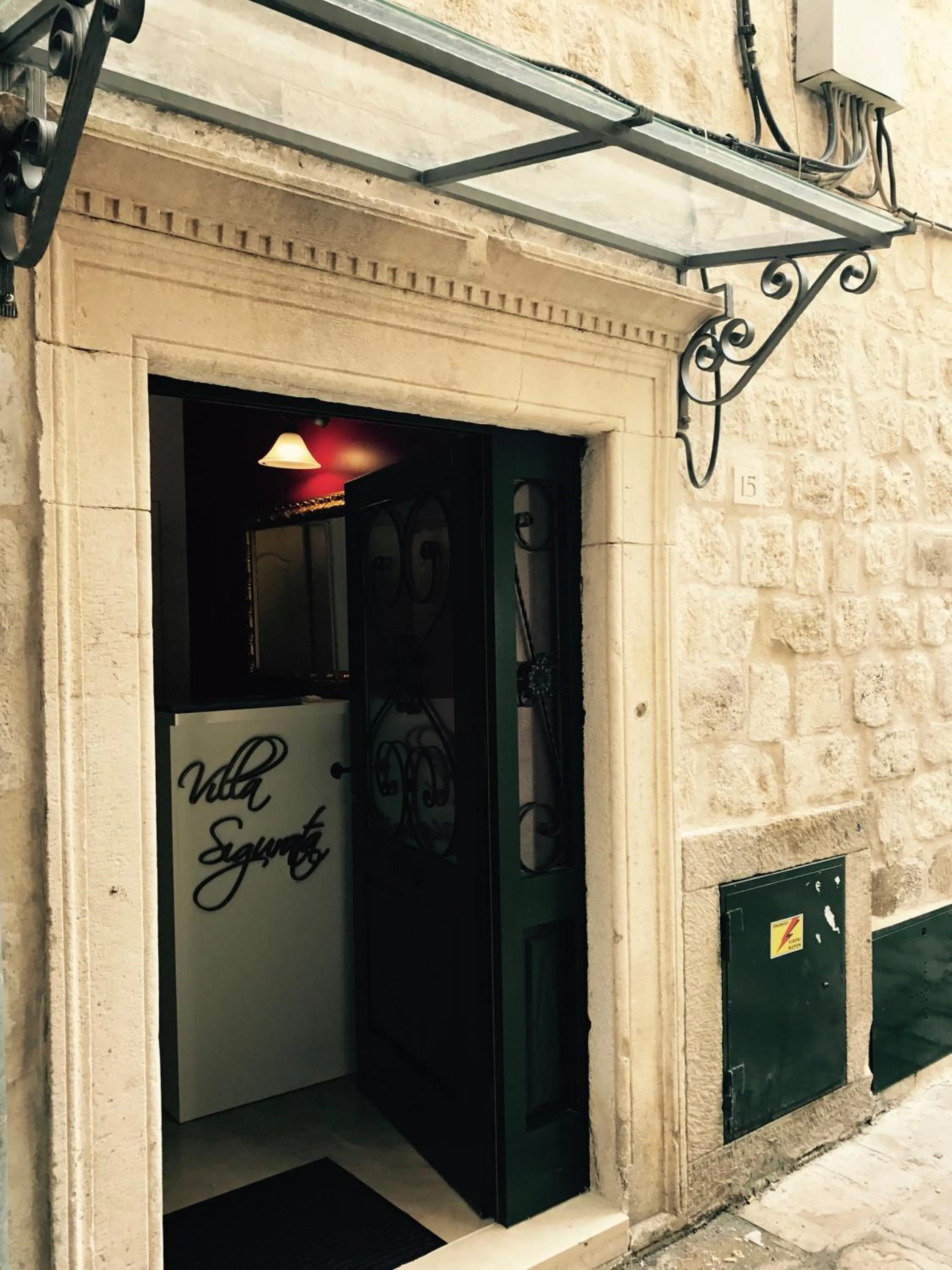 Property building in Villa Sigurata II