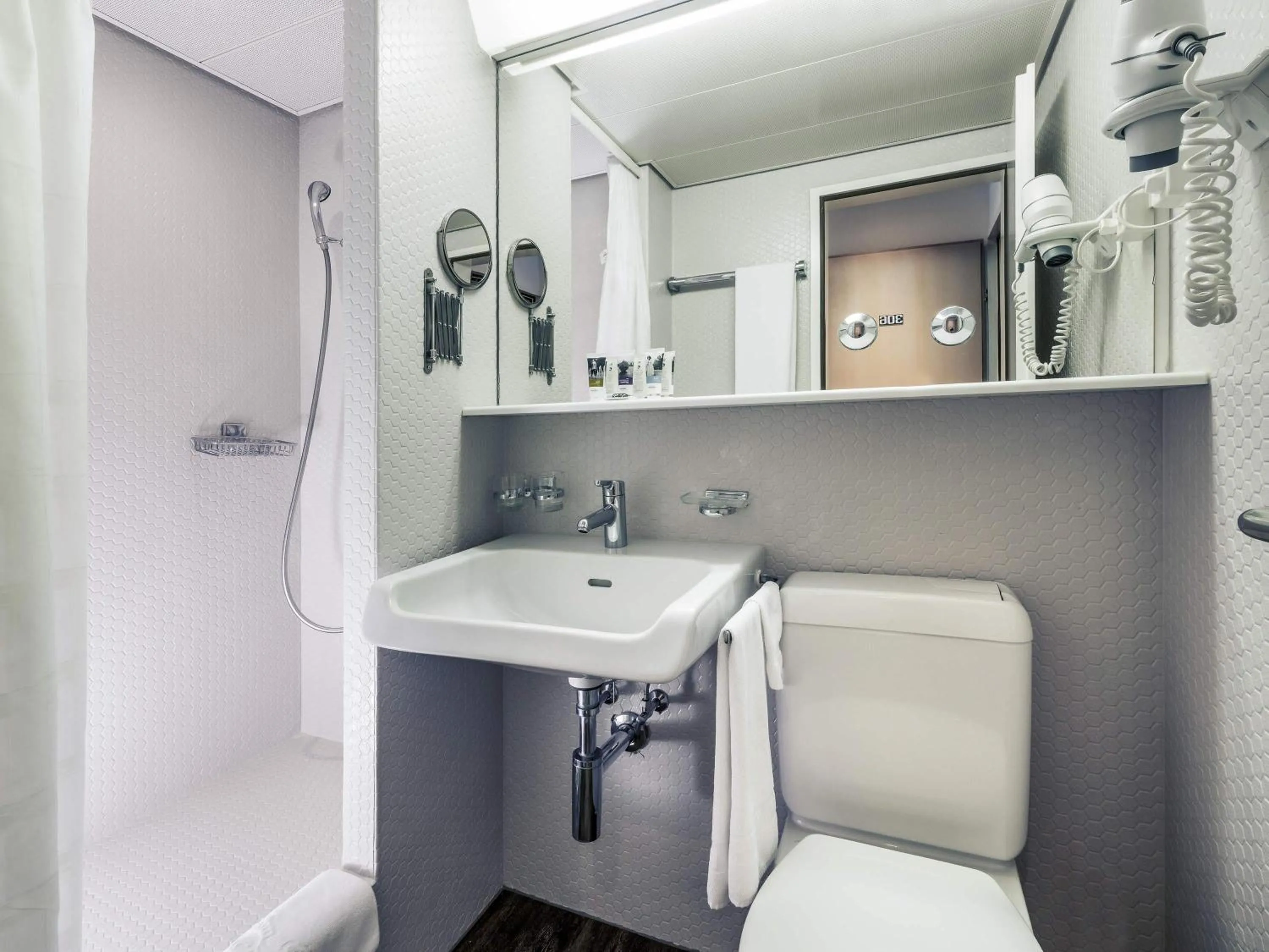 Bedroom in Mercure Lenzburg Krone