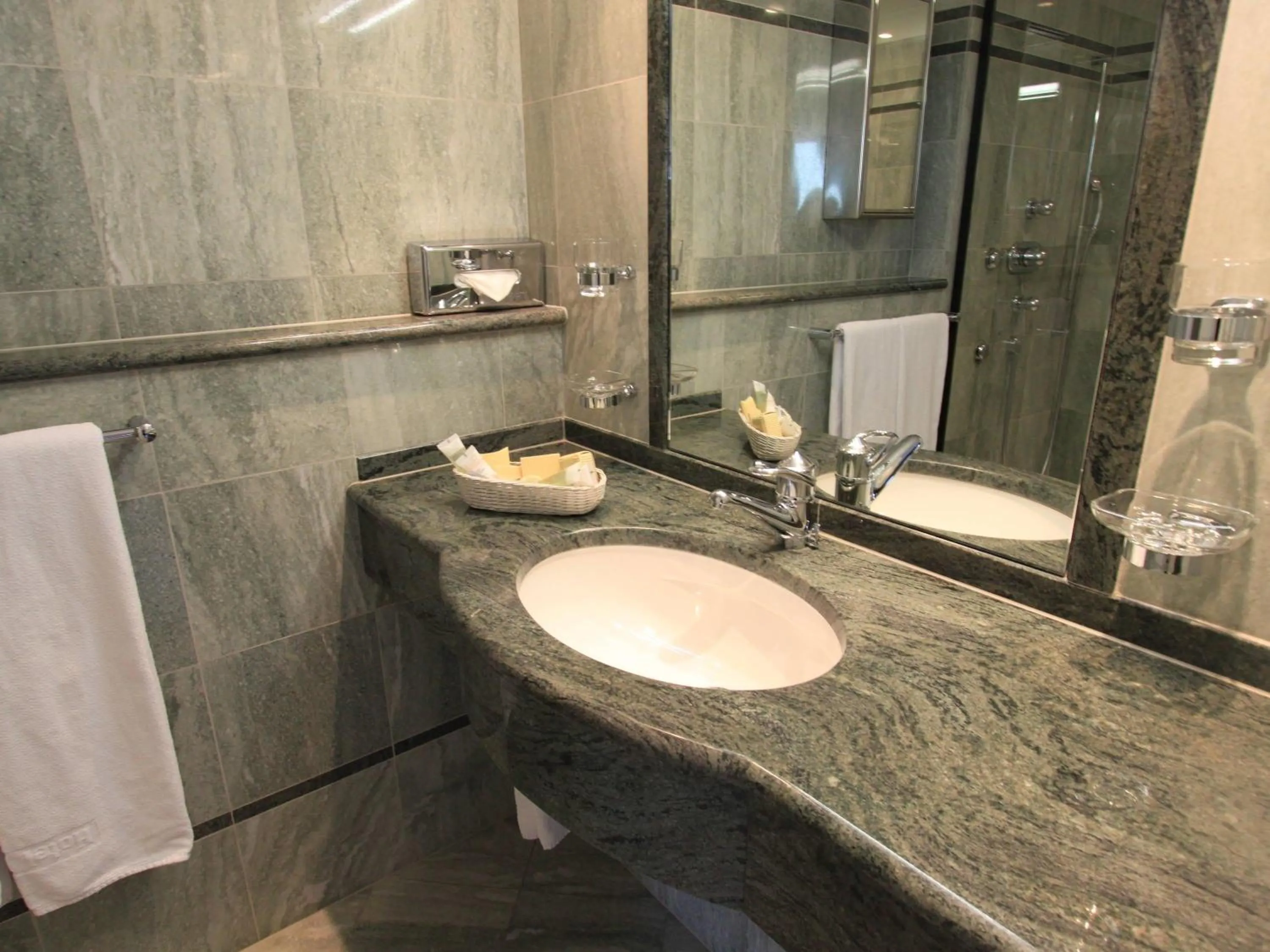 Bedroom in Mercure Lenzburg Krone