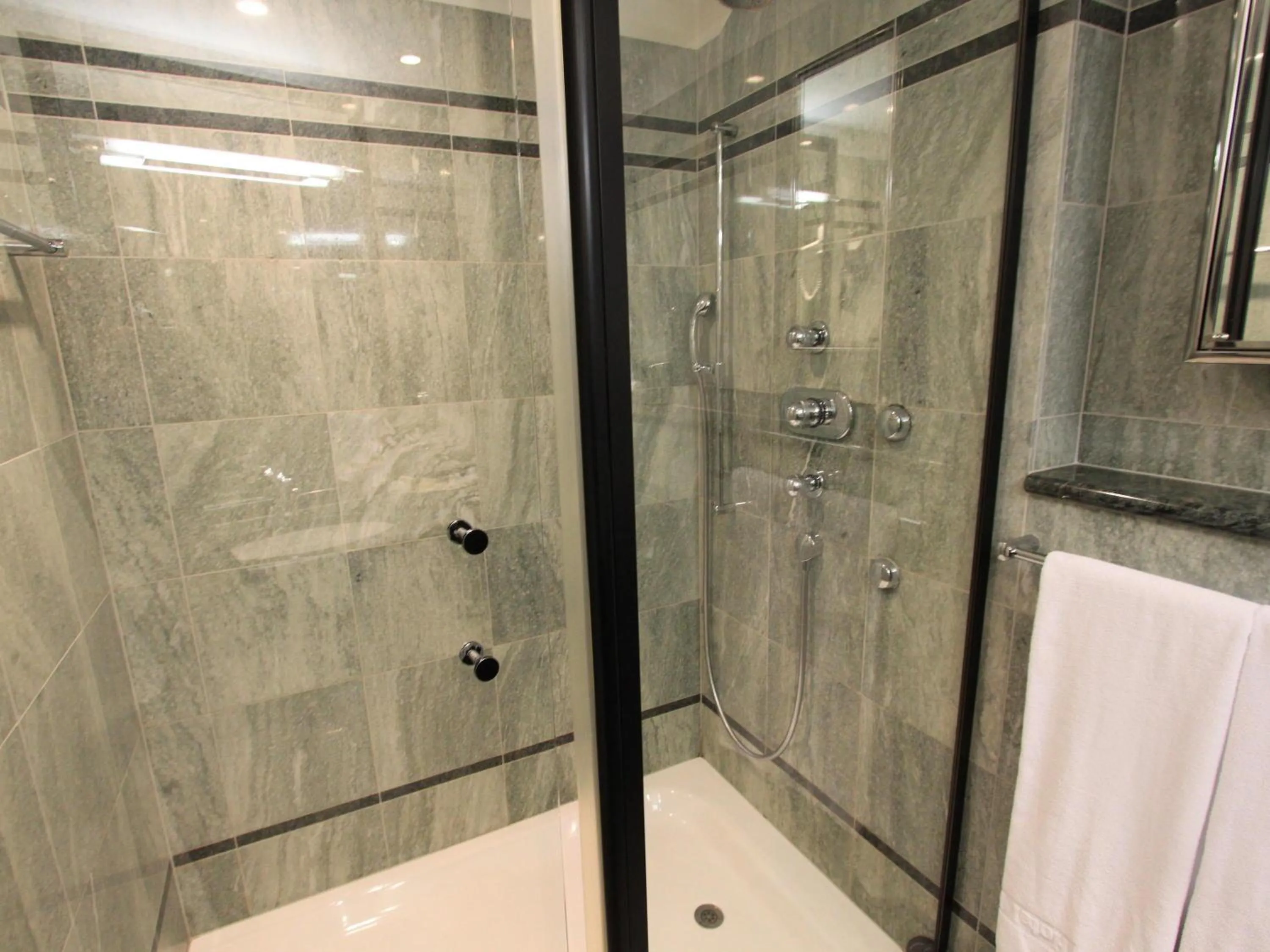 Bedroom in Mercure Lenzburg Krone