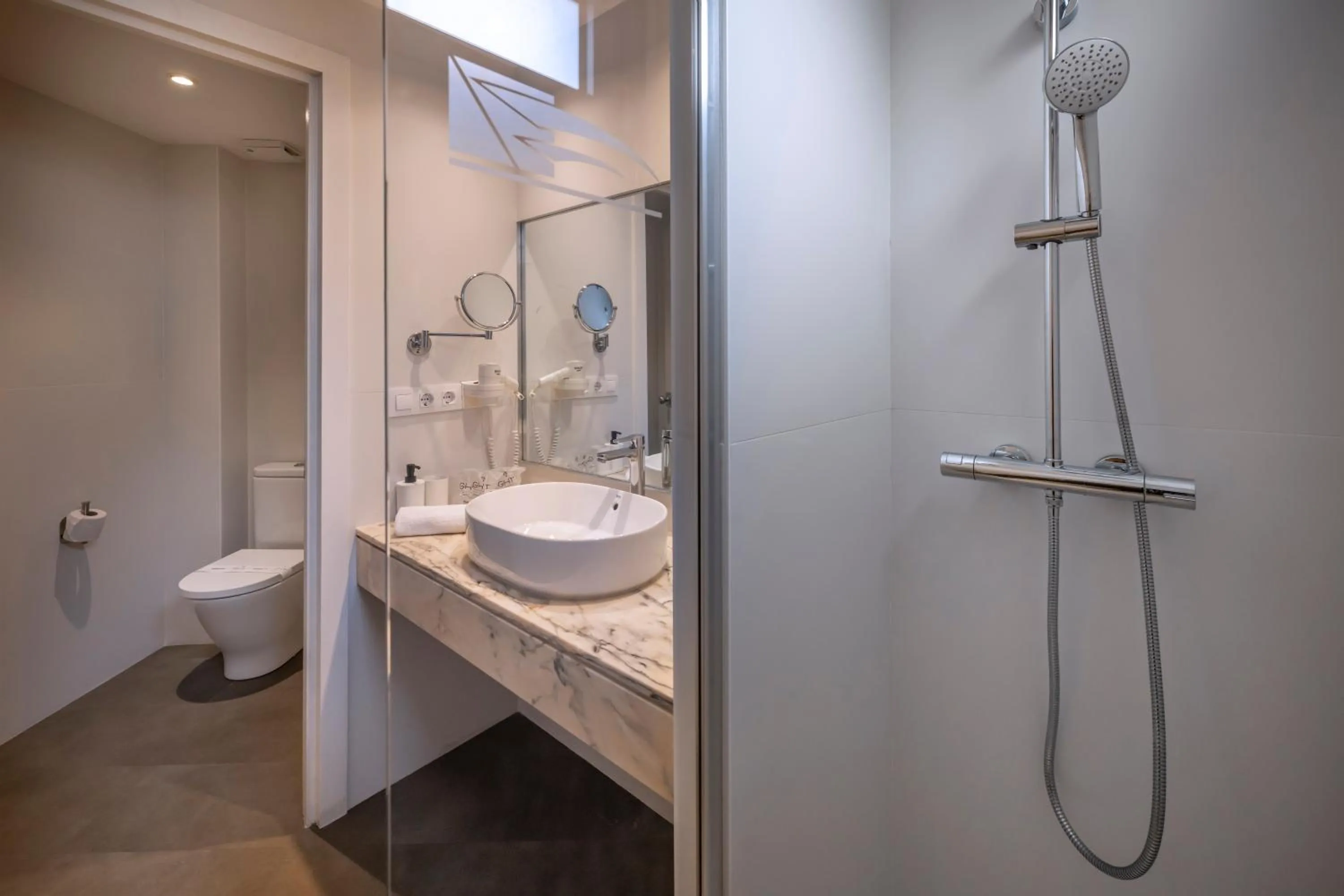 Shower in GHT S'Agaró Mar Hotel